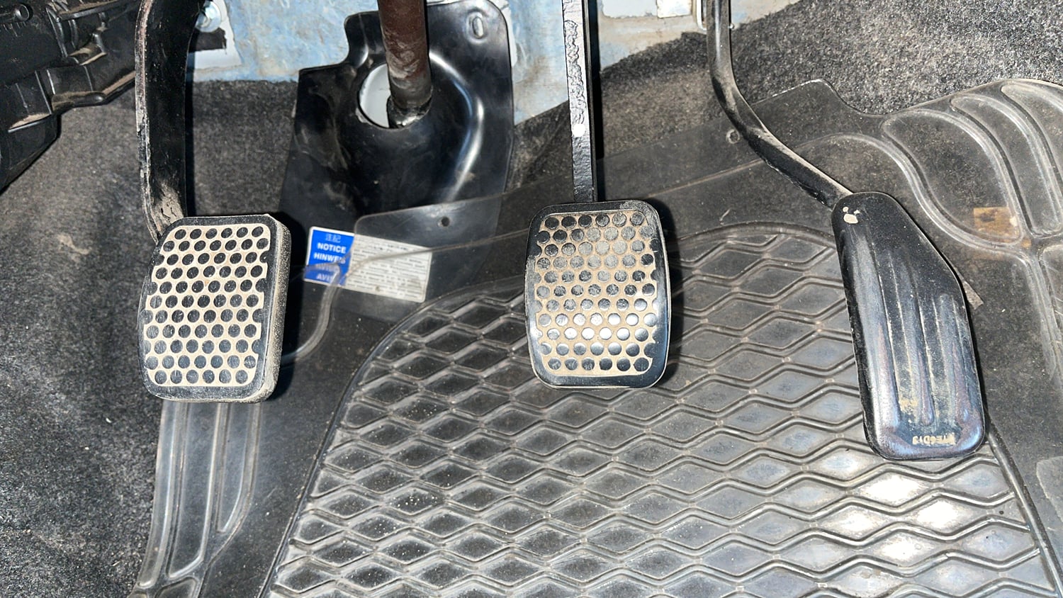 Used 2013 Maruti Suzuki Alto 800 Lxi Petrol Manual interior PEDALS VIEW
