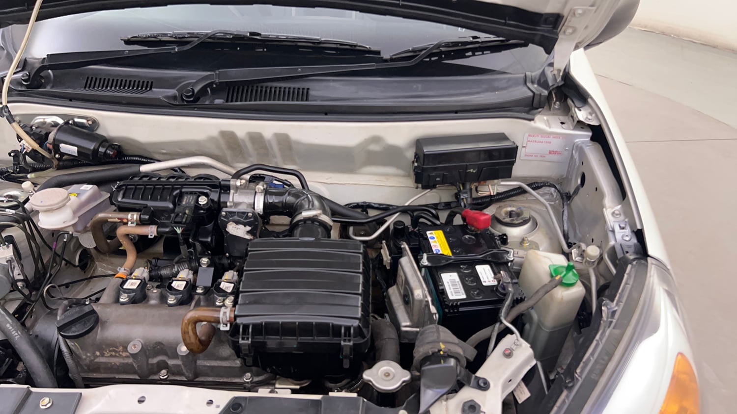Used 2023 Maruti Suzuki Alto 800 VXi Petrol Manual engine ENGINE LEFT SIDE HINGE & APRON VIEW