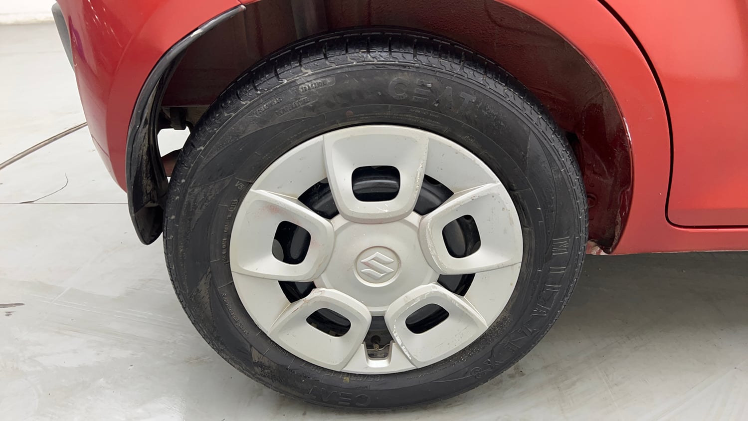 Used 2018 Maruti Suzuki Ignis Delta 1.2 AMT Petrol Automatic tyres RIGHT REAR TYRE RIM VIEW