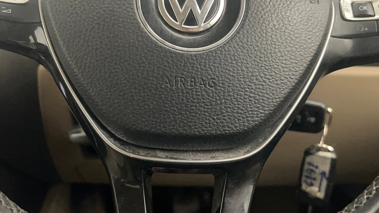 Used 2019 Volkswagen Vento Highline 1.6 (P) Petrol Manual top_features Airbags