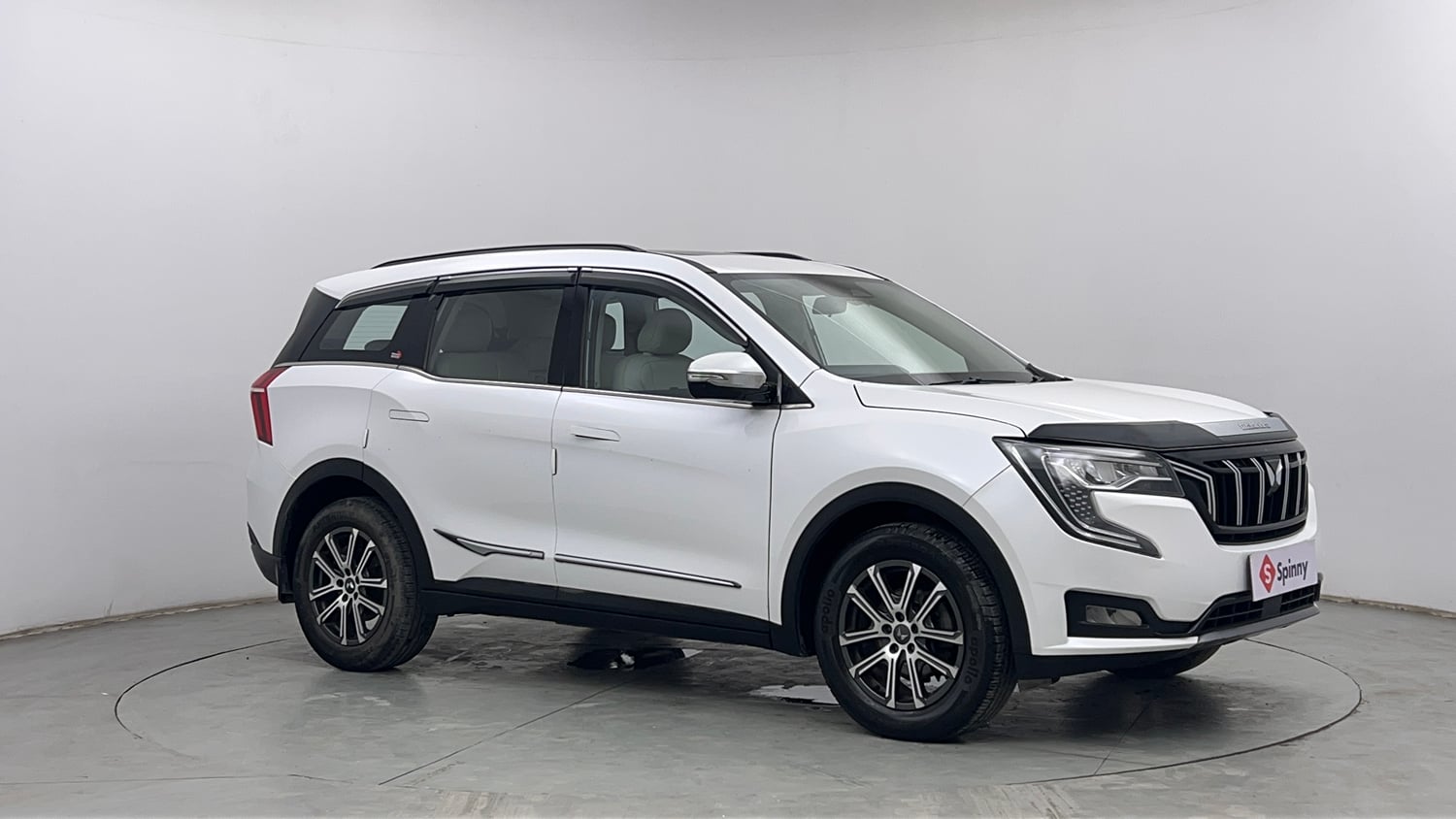 Used 2022 Mahindra XUV700 AX 7 Petrol MT 7 STR Petrol Manual exterior RIGHT FRONT CORNER VIEW