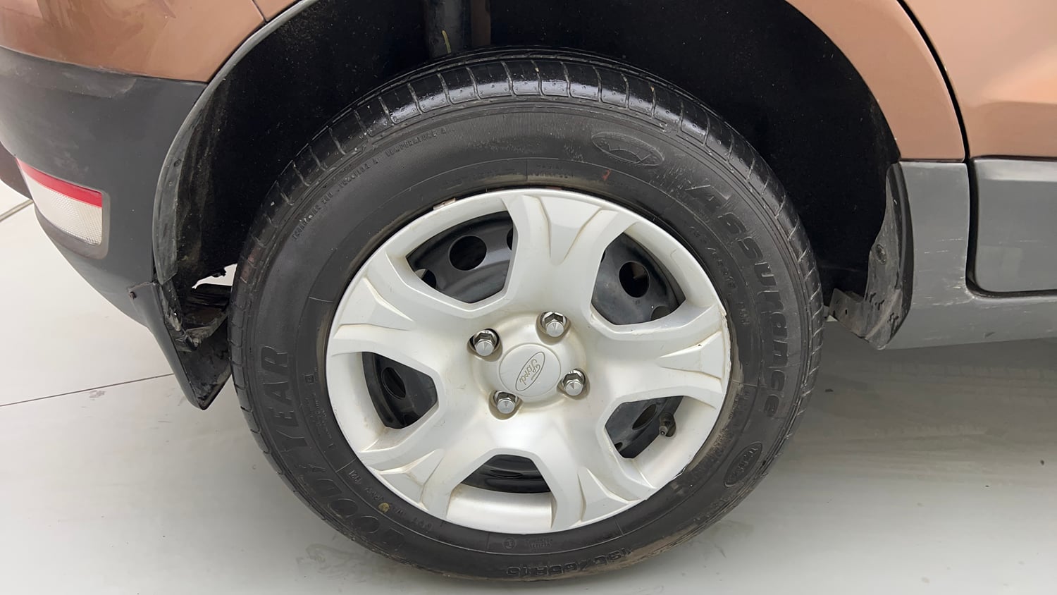 Used 2017 Ford EcoSport Trend 1.5L Ti-VCT Petrol Manual tyres RIGHT REAR TYRE RIM VIEW