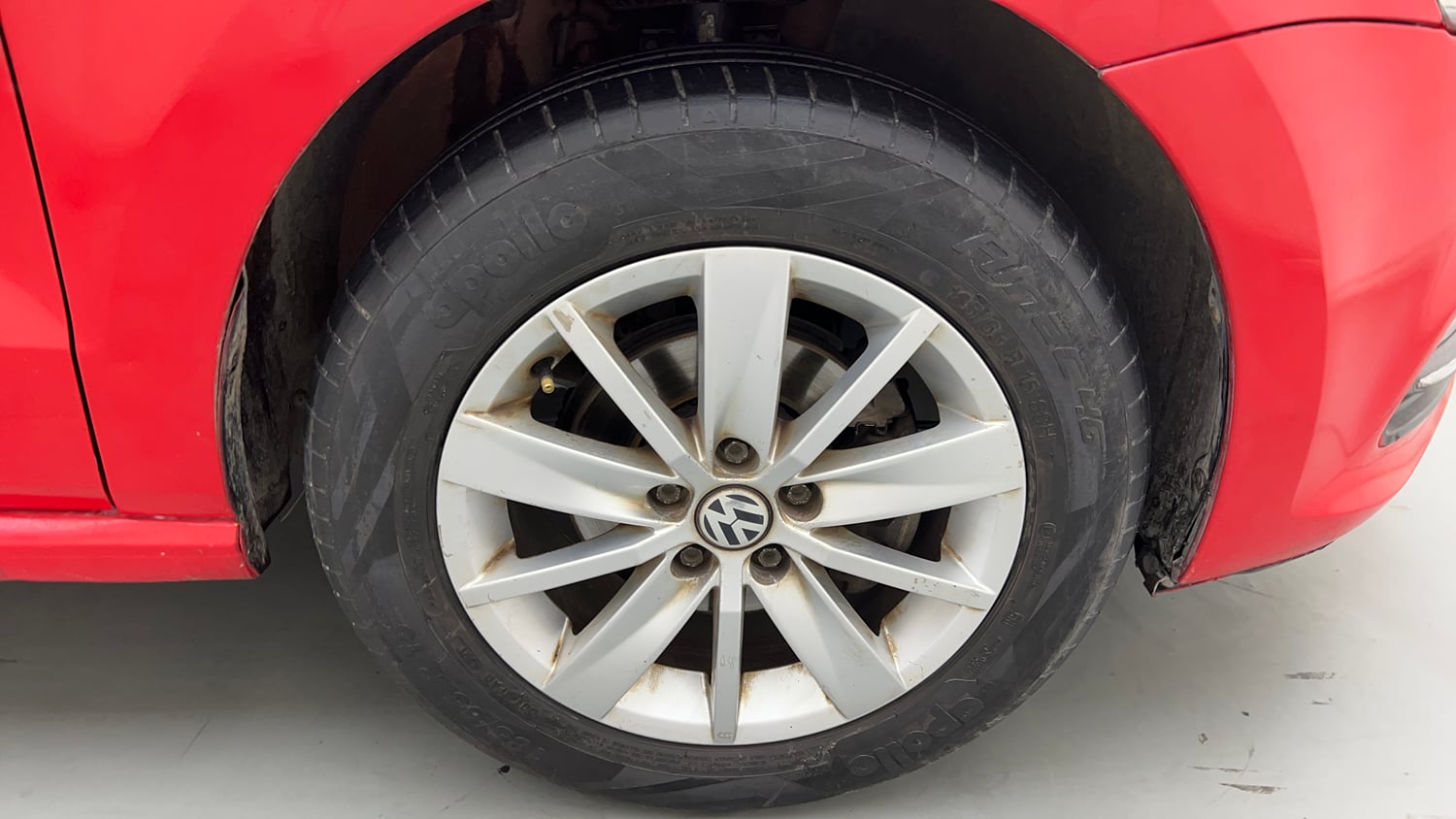 Used 2015 Volkswagen Polo Highline1.2L (P) Petrol Manual tyres RIGHT FRONT TYRE RIM VIEW