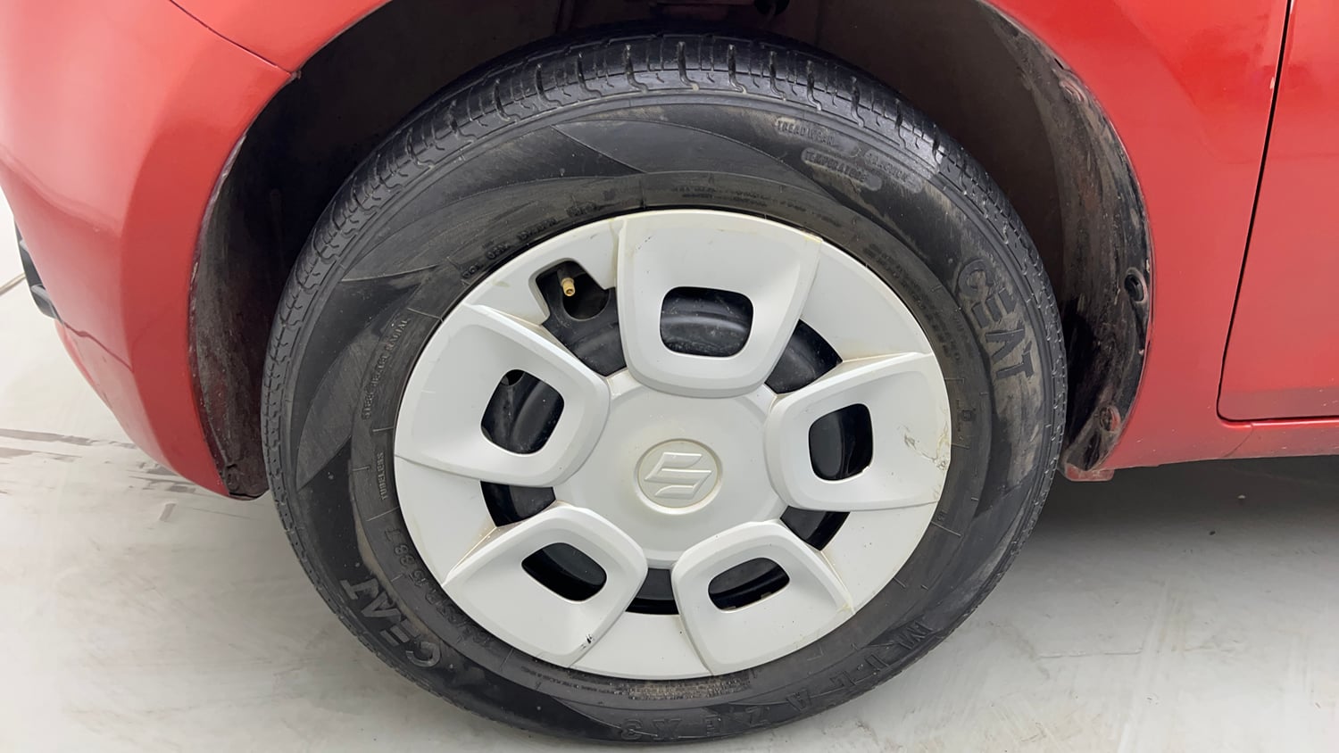 Used 2018 Maruti Suzuki Ignis Delta 1.2 AMT Petrol Automatic tyres LEFT FRONT TYRE RIM VIEW