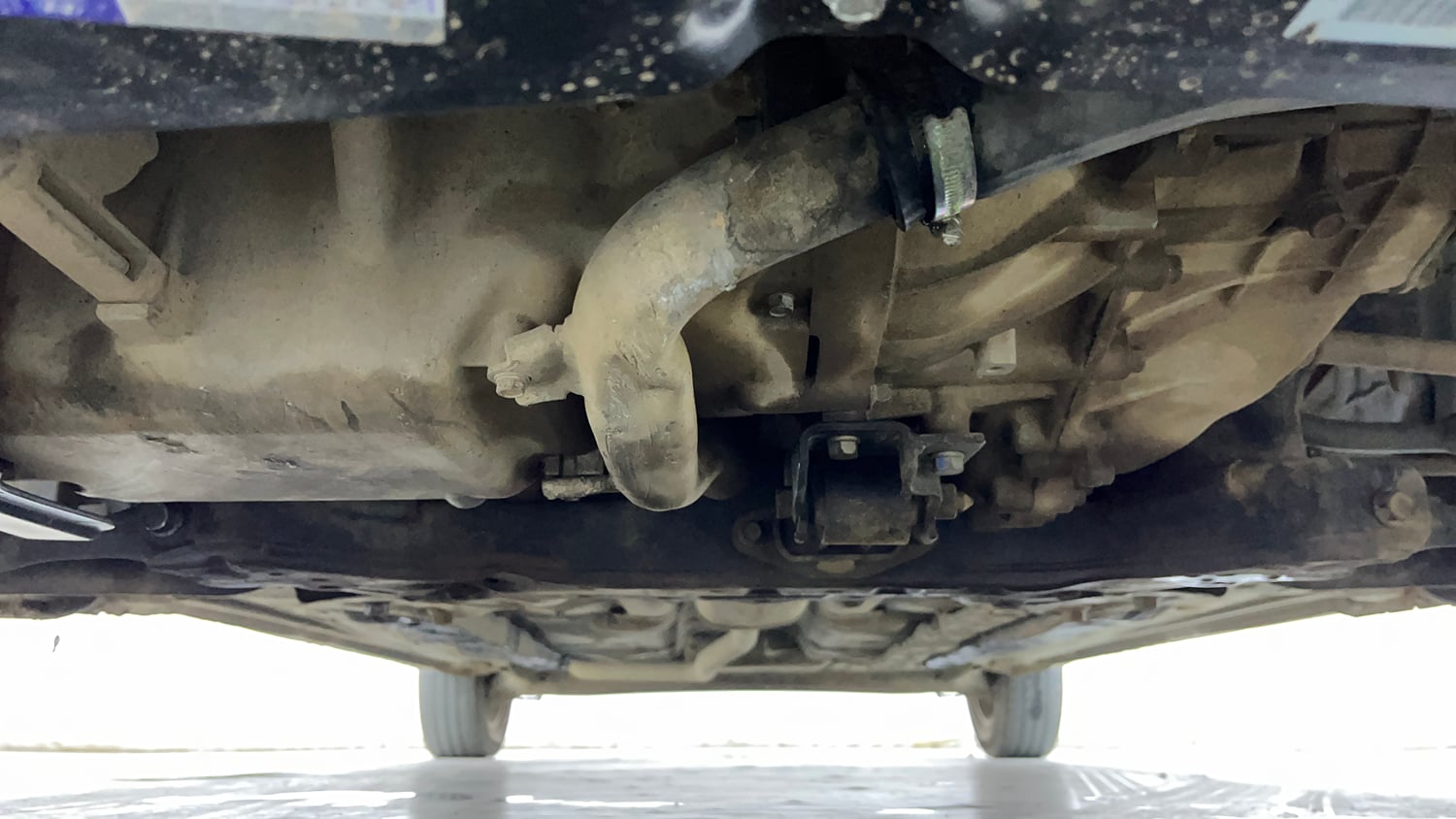Used 2015 Hyundai Grand i10 Asta 1.1 CRDi Diesel Manual extra FRONT LEFT UNDERBODY VIEW