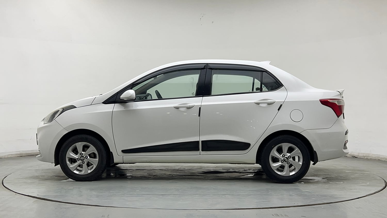 Used 2018 Hyundai Xcent SX Petrol Manual exterior LEFT SIDE VIEW