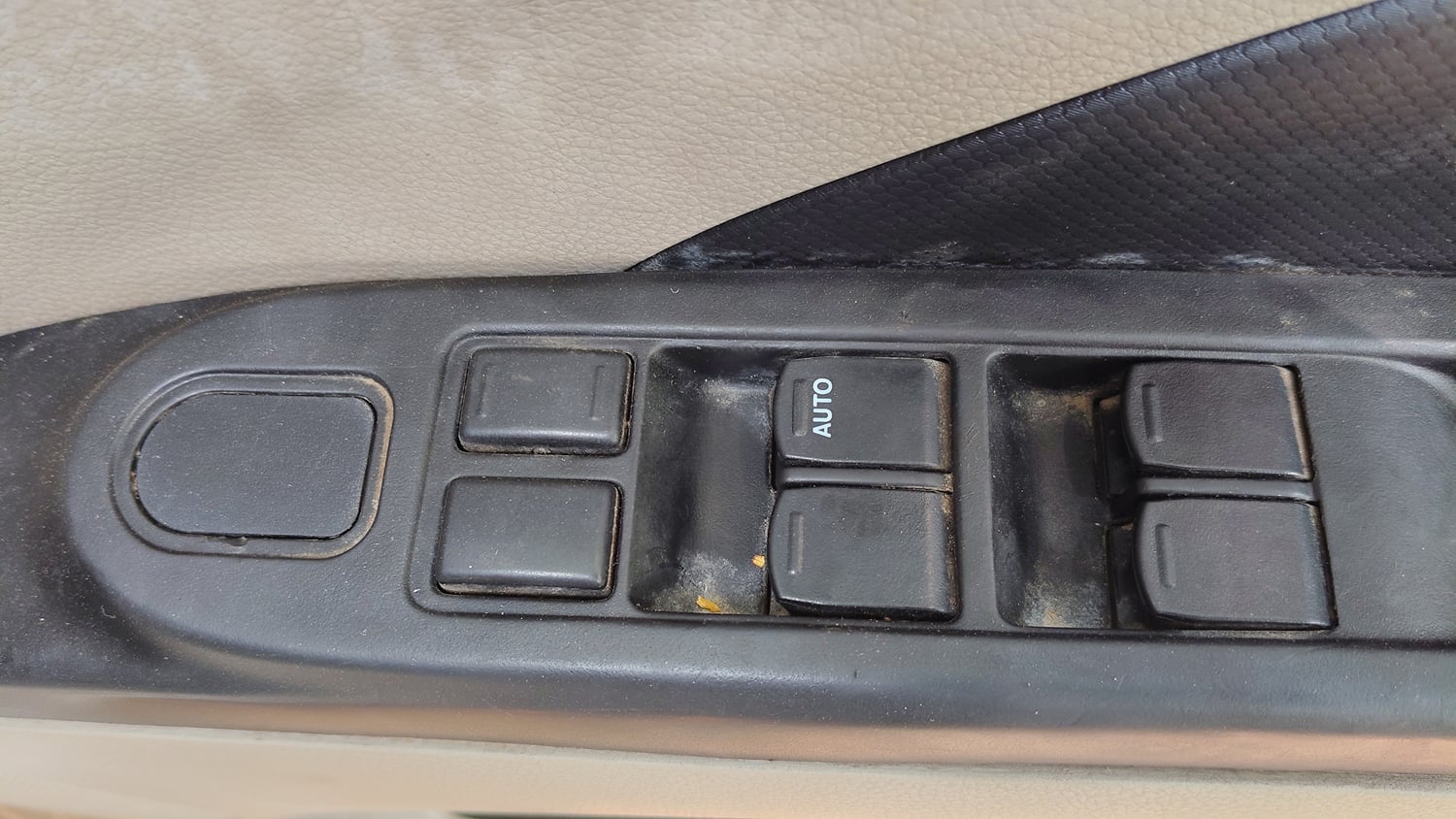 Used 2017 Maruti Suzuki Celerio VXi AMT Petrol Automatic top_features Power windows