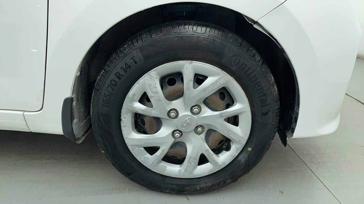 Used 2017 Hyundai Grand i10 Magna 1.2 Kappa VTVT Petrol Manual tyres RIGHT FRONT TYRE RIM VIEW