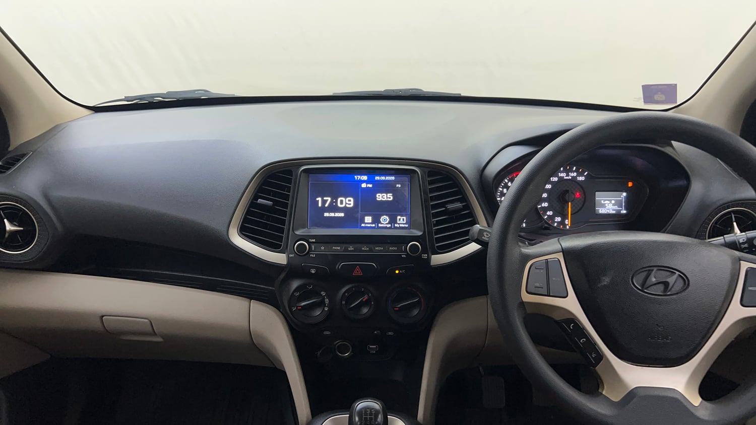 Used 2019 Hyundai Santro Sportz Petrol Manual interior MUSIC SYSTEM & AC CONTROL VIEW