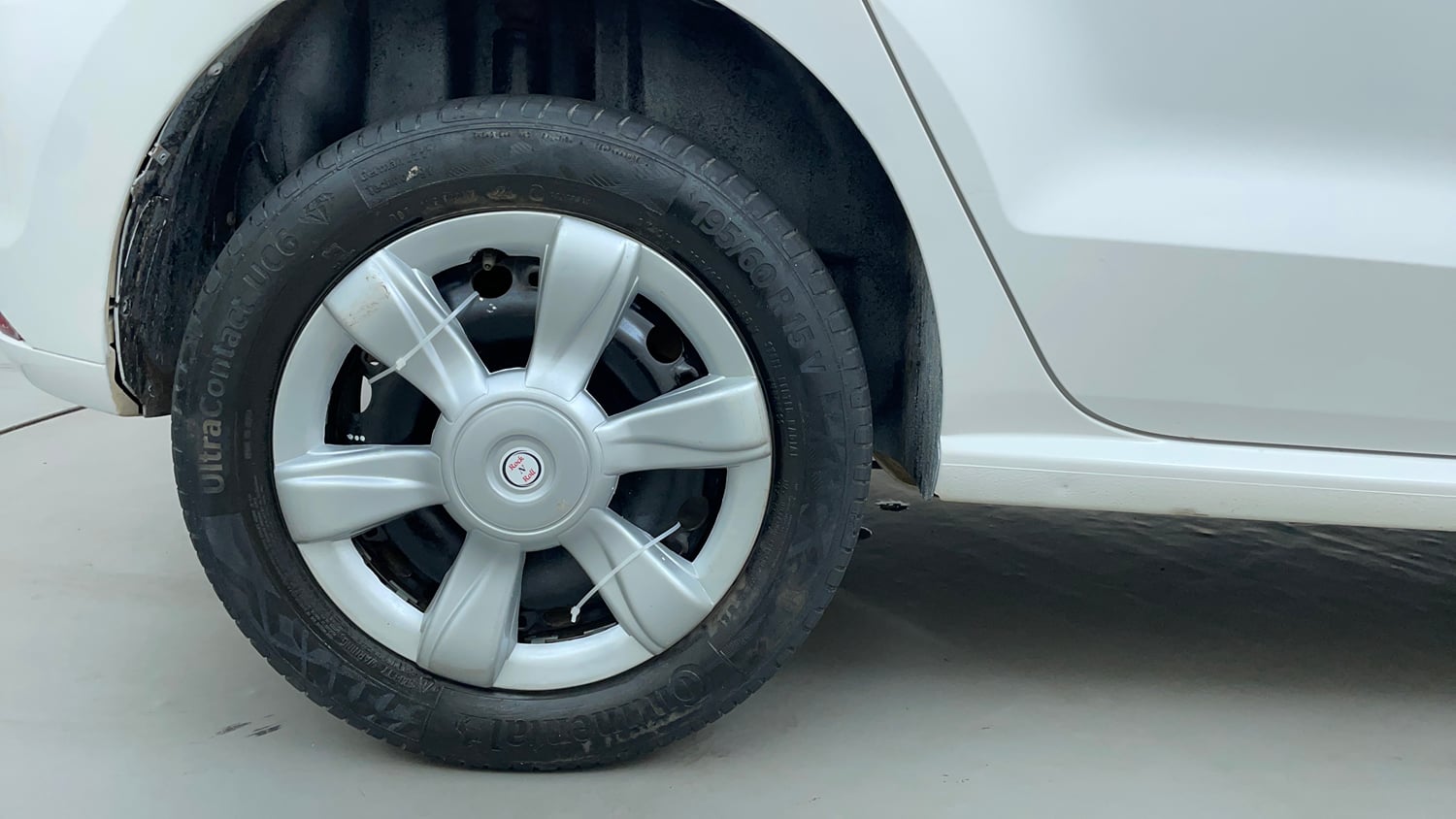 Used 2014 Volkswagen Polo Comfortline 1.2L (P) Petrol Manual tyres RIGHT REAR TYRE RIM VIEW