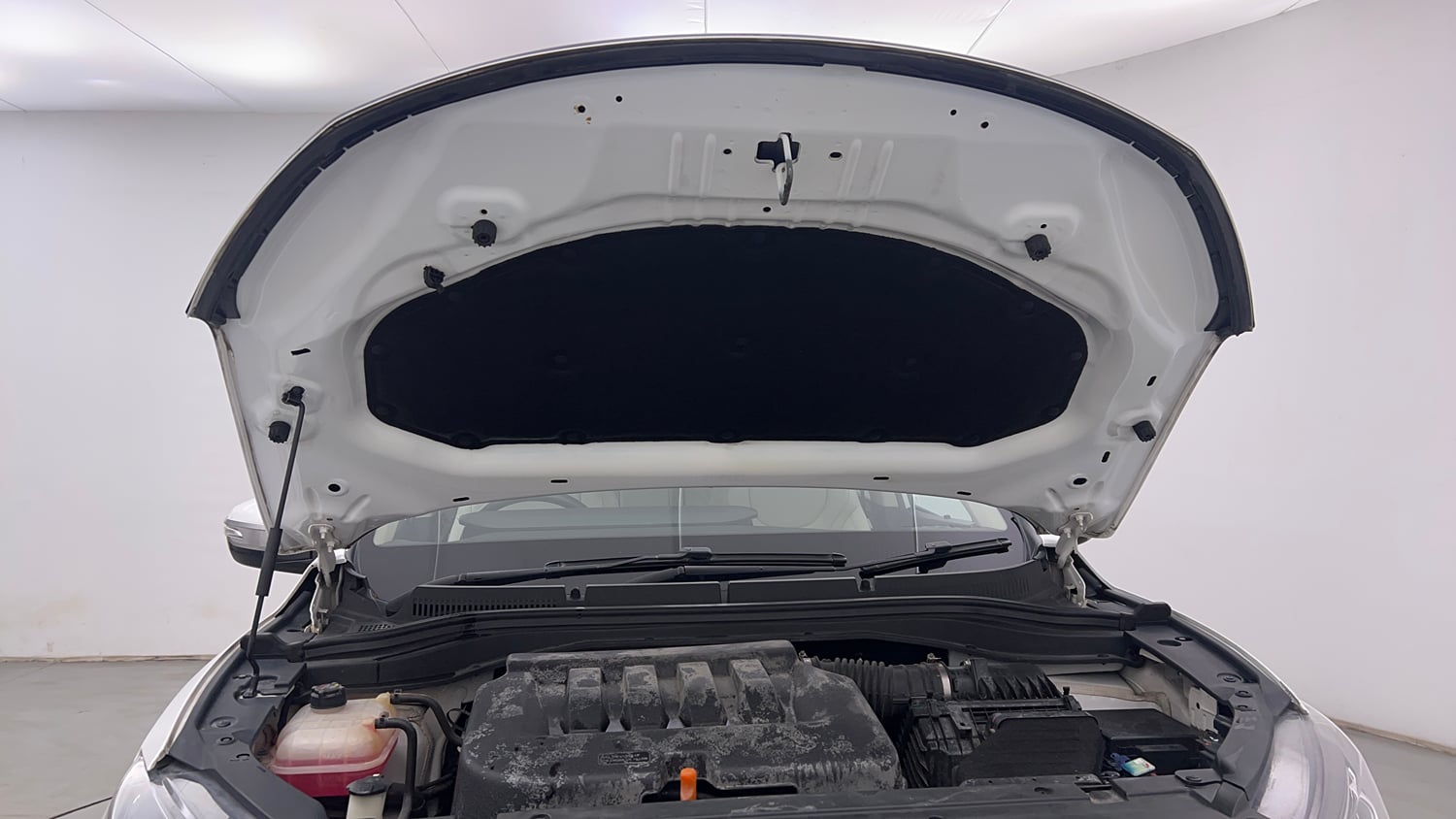 Used 2022 Mahindra XUV700 AX 7 Petrol MT 7 STR Petrol Manual engine ENGINE & BONNET OPEN FRONT VIEW