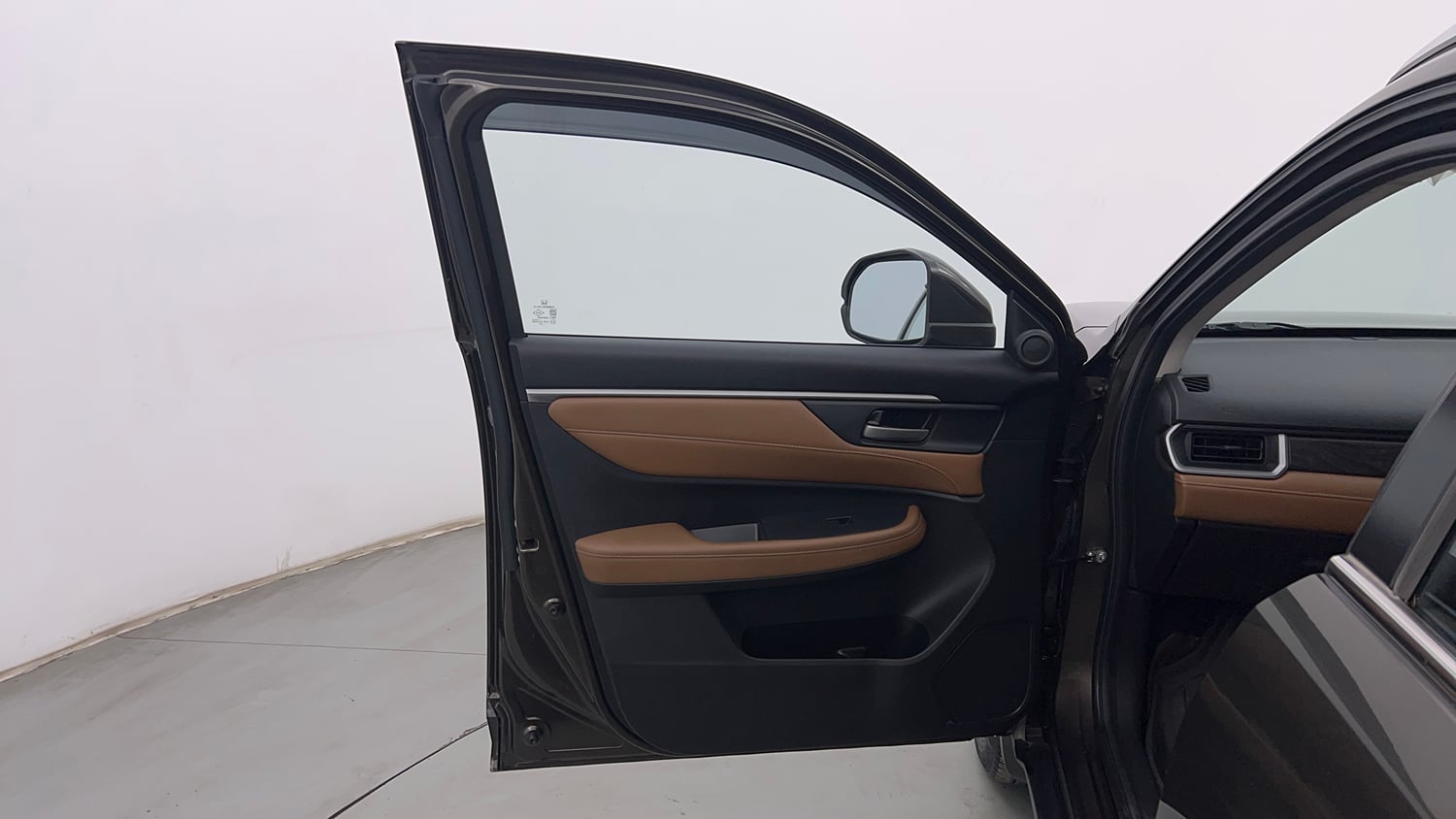 Used 2024 Honda Elevate ZX CVT Petrol Automatic interior LEFT FRONT DOOR OPEN VIEW