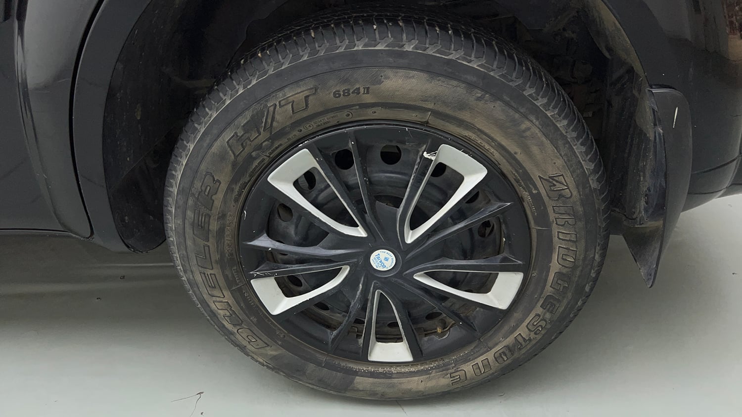 Used 2019 Mahindra XUV500 W5 Diesel Manual tyres LEFT REAR TYRE RIM VIEW