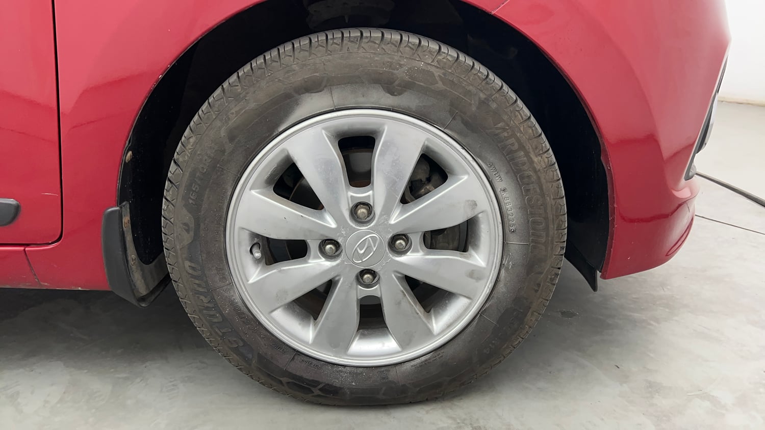 Used 2016 Hyundai Xcent SX 1.1 CRDi Diesel Manual tyres RIGHT FRONT TYRE RIM VIEW