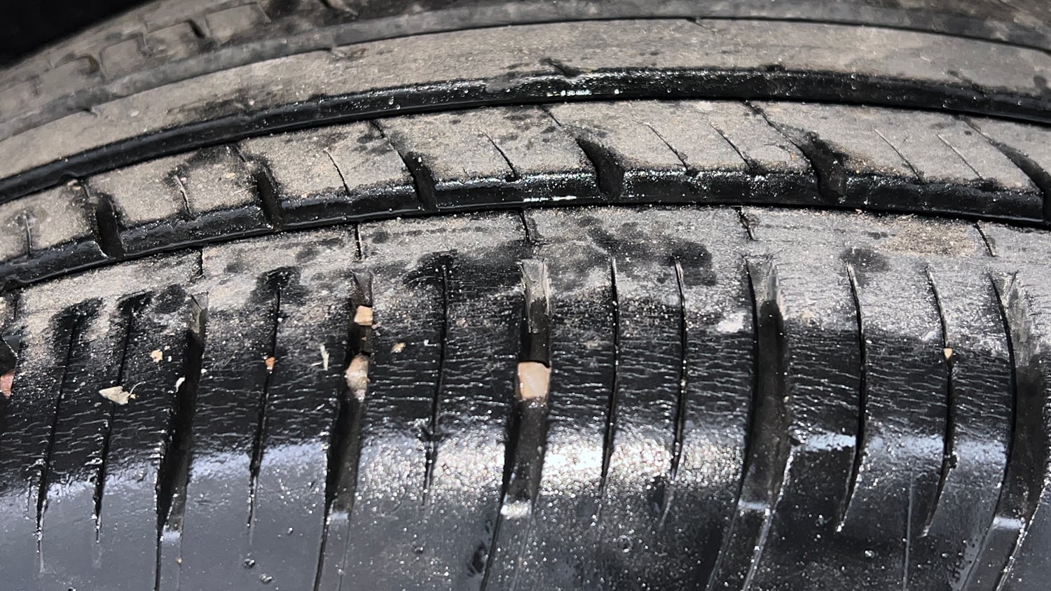 Used 2022 Mahindra XUV700 AX 7 Petrol MT 7 STR Petrol Manual tyres LEFT REAR TYRE TREAD VIEW