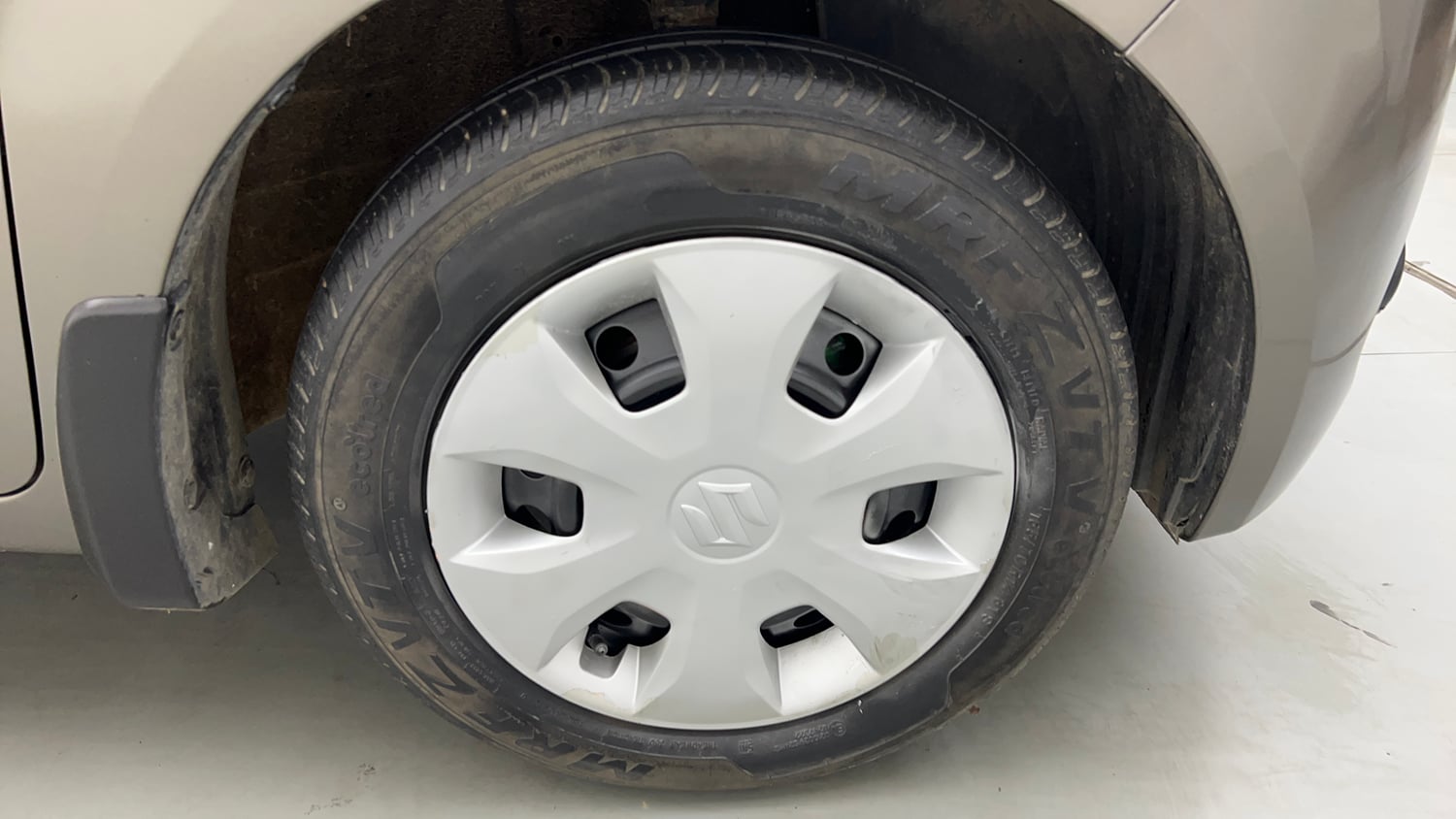 Used 2024 Maruti Suzuki Wagon R VXI 1.0 Petrol Manual tyres RIGHT FRONT TYRE RIM VIEW