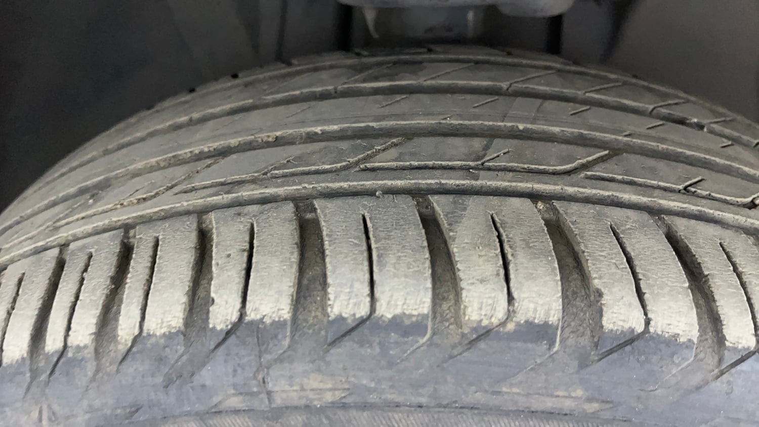 Used 2022 Jeep Compass Model S (O) 1.4 Petrol DCT Petrol Automatic tyres RIGHT FRONT TYRE TREAD VIEW