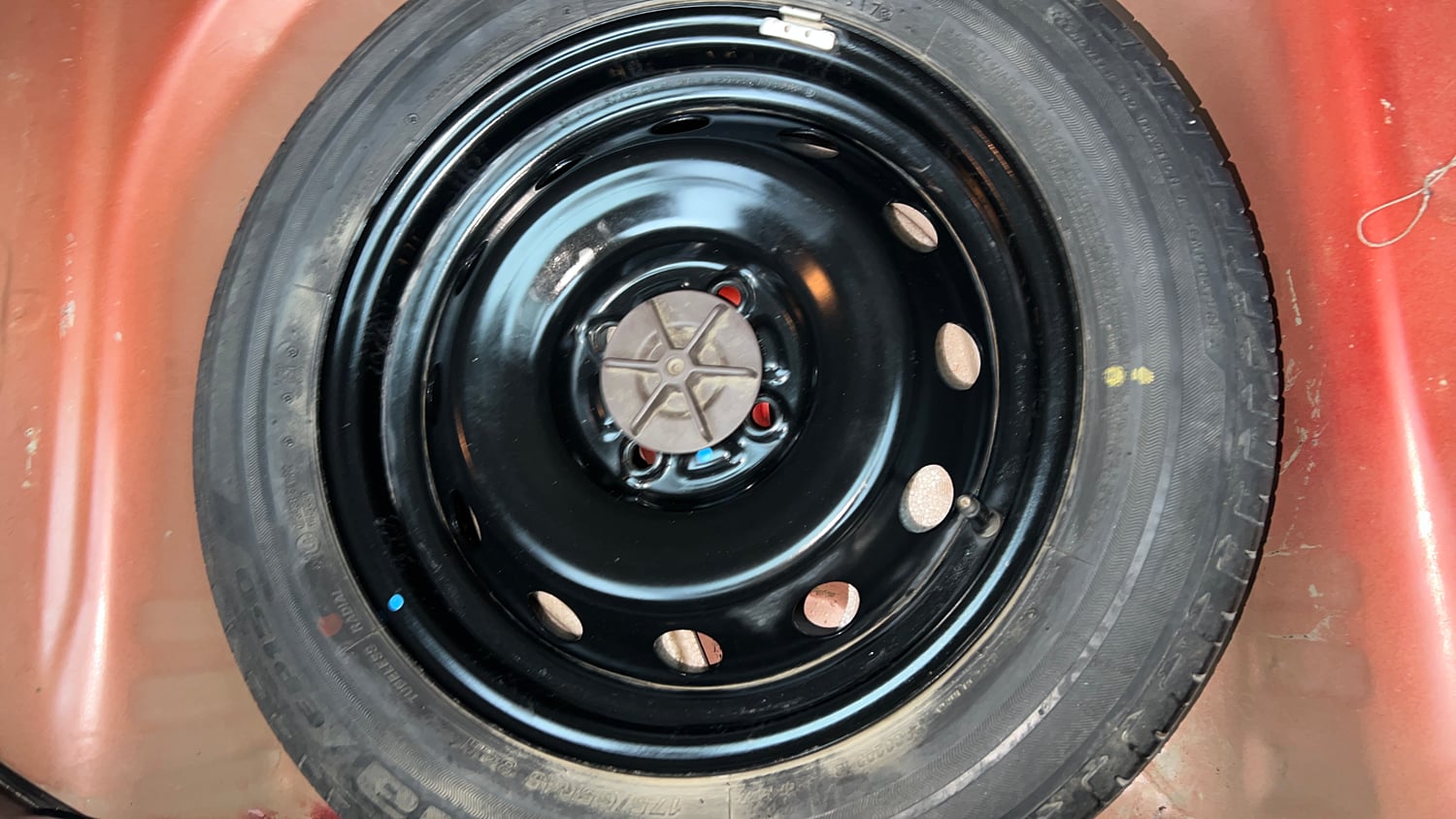 Used 2018 Maruti Suzuki Ignis Delta 1.2 AMT Petrol Automatic tyres SPARE TYRE VIEW