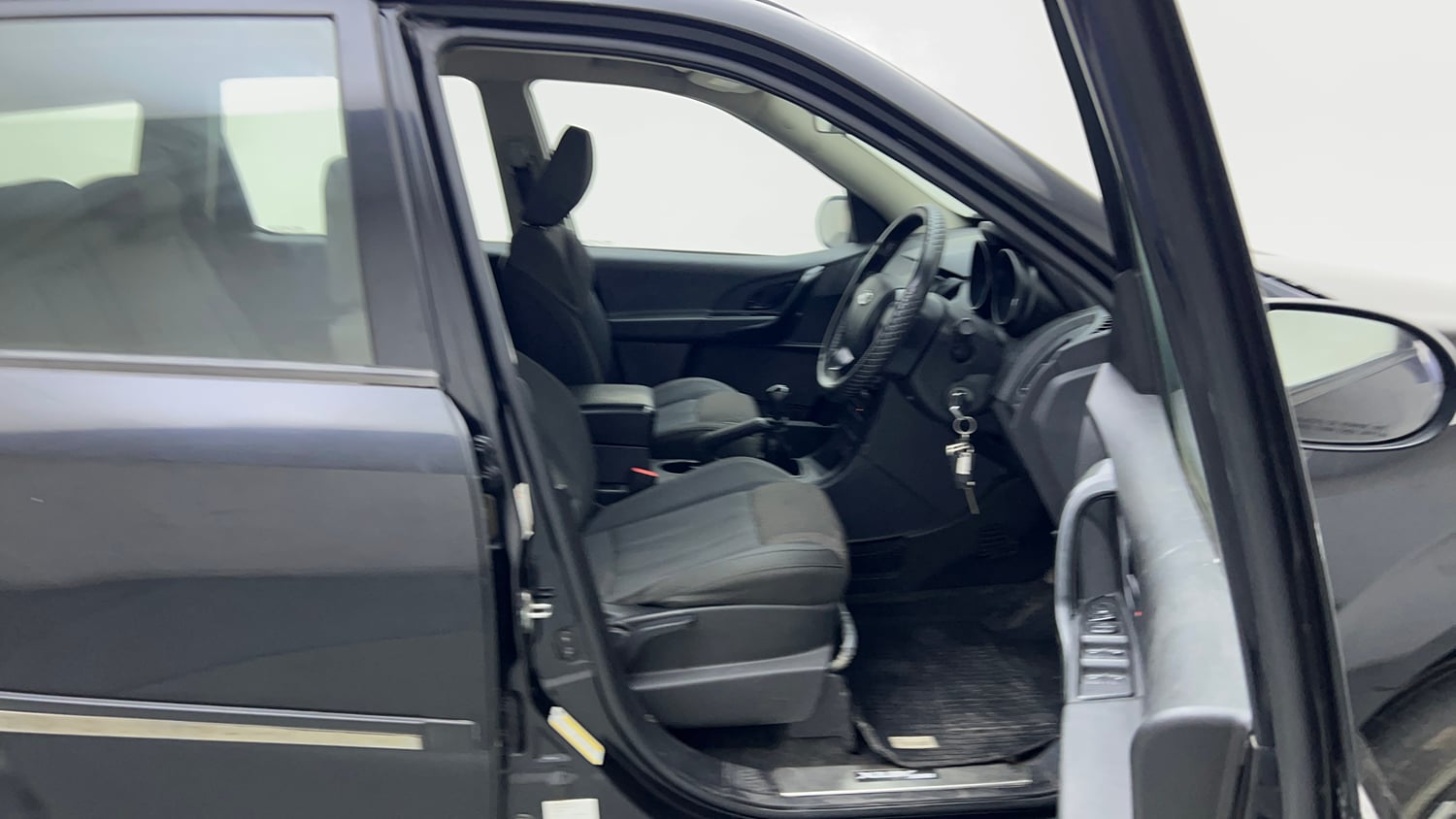 Used 2019 Mahindra XUV500 W5 Diesel Manual interior RIGHT SIDE FRONT DOOR CABIN VIEW