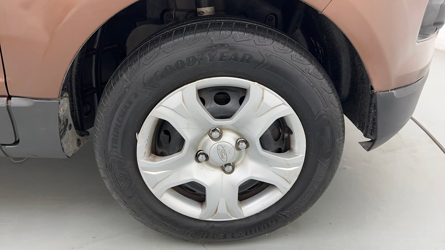 Used 2017 Ford EcoSport Trend 1.5L Ti-VCT Petrol Manual tyres RIGHT FRONT TYRE RIM VIEW