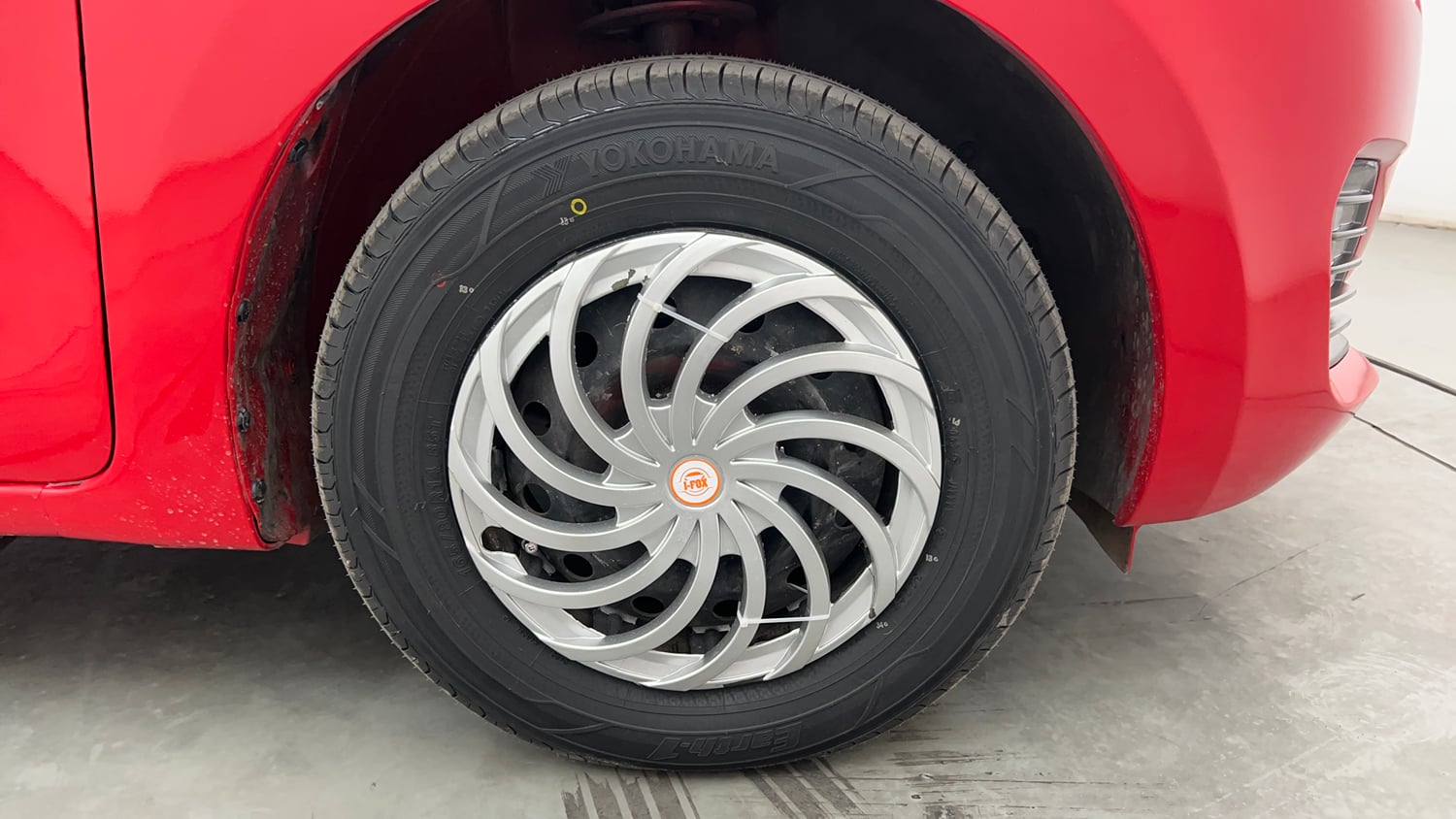 Used 2020 Maruti Suzuki Swift LXi Petrol Manual tyres RIGHT FRONT TYRE RIM VIEW