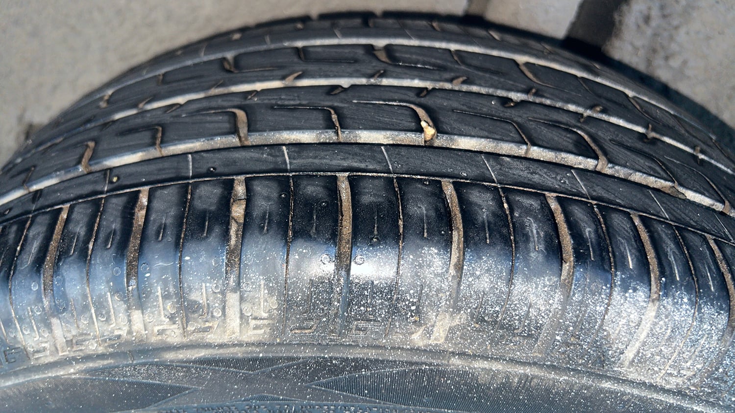 Used 2018 Maruti Suzuki Baleno Alpha 1.2 Petrol Manual tyres LEFT REAR TYRE TREAD VIEW