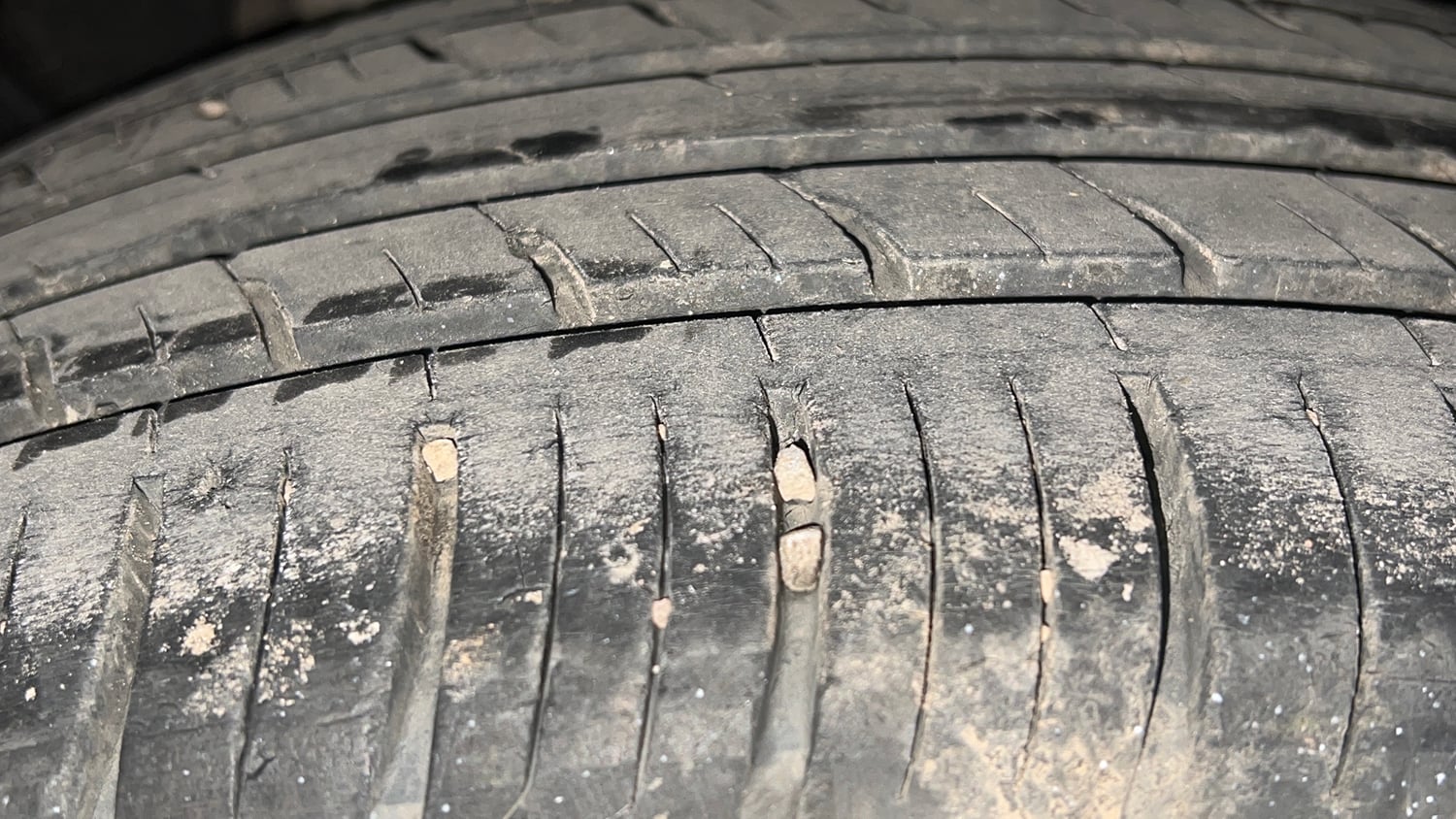 Used 2022 Mahindra XUV700 AX 7 Petrol MT 7 STR Petrol Manual tyres RIGHT REAR TYRE TREAD VIEW