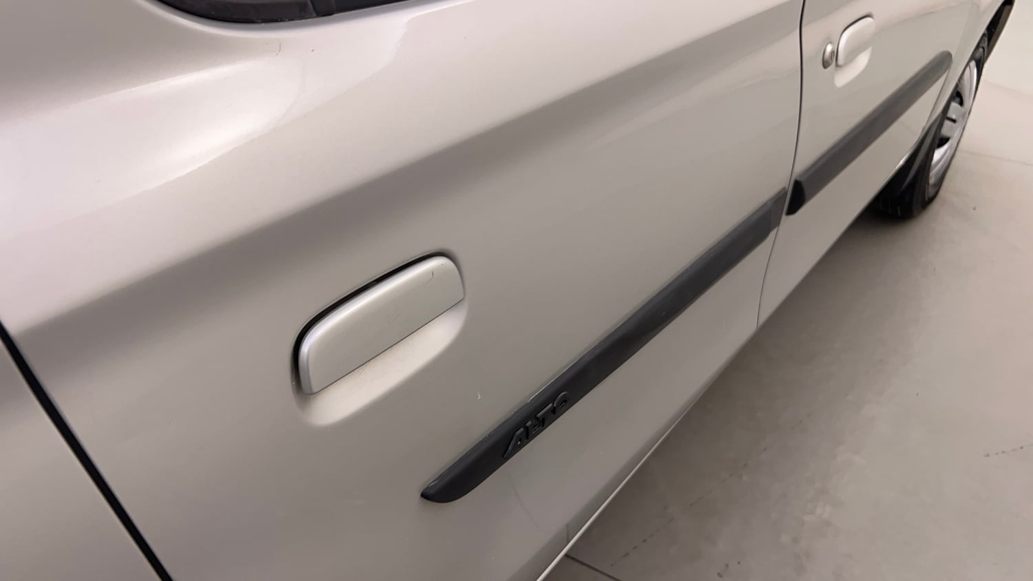 Used 2023 Maruti Suzuki Alto 800 VXi Petrol Manual dents MINOR DENT
