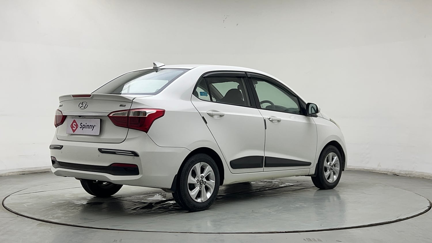 Used 2018 Hyundai Xcent SX Petrol Manual exterior RIGHT REAR CORNER VIEW