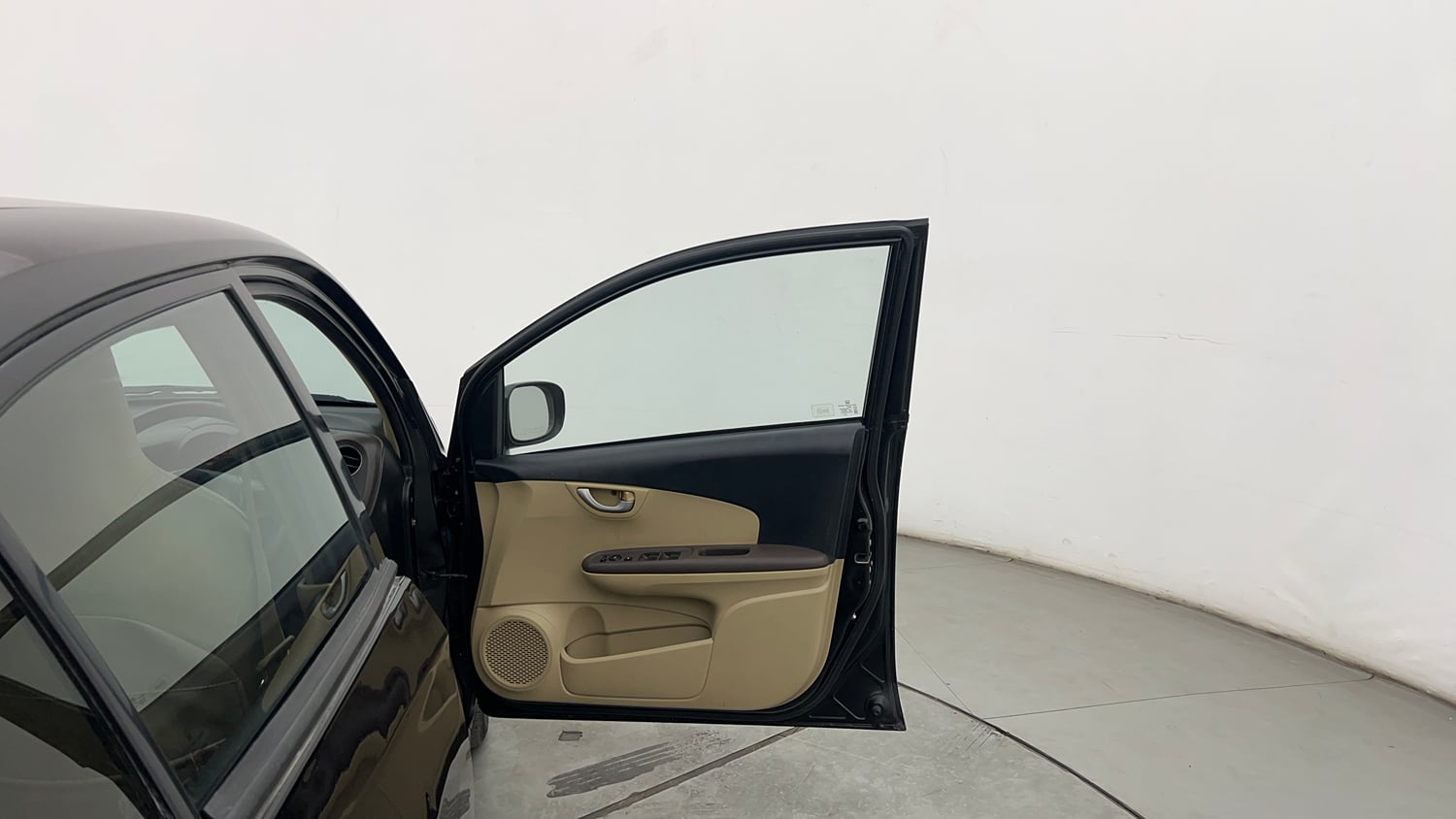 Used 2014 Honda Amaze 1.2 VX i-VTEC Petrol Manual interior RIGHT FRONT DOOR OPEN VIEW