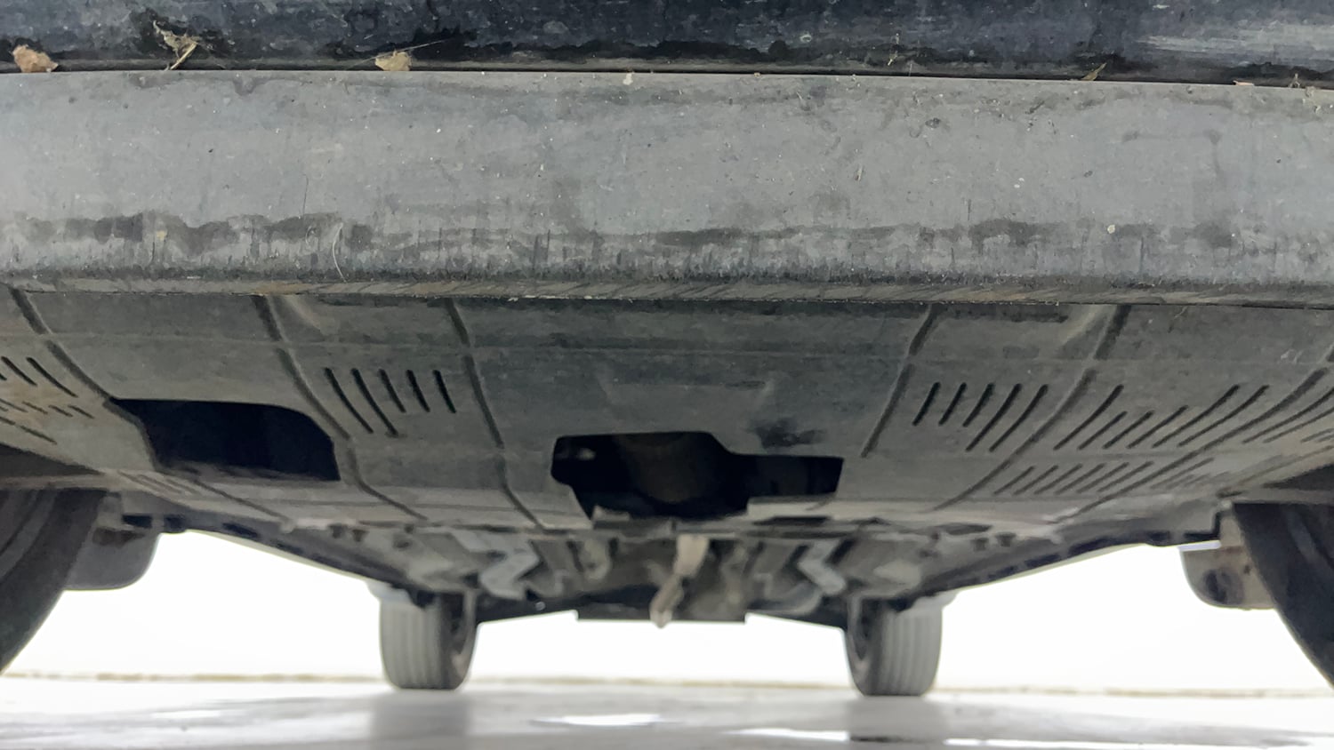 Used 2022 Jeep Compass Model S (O) 1.4 Petrol DCT Petrol Automatic extra FRONT LEFT UNDERBODY VIEW