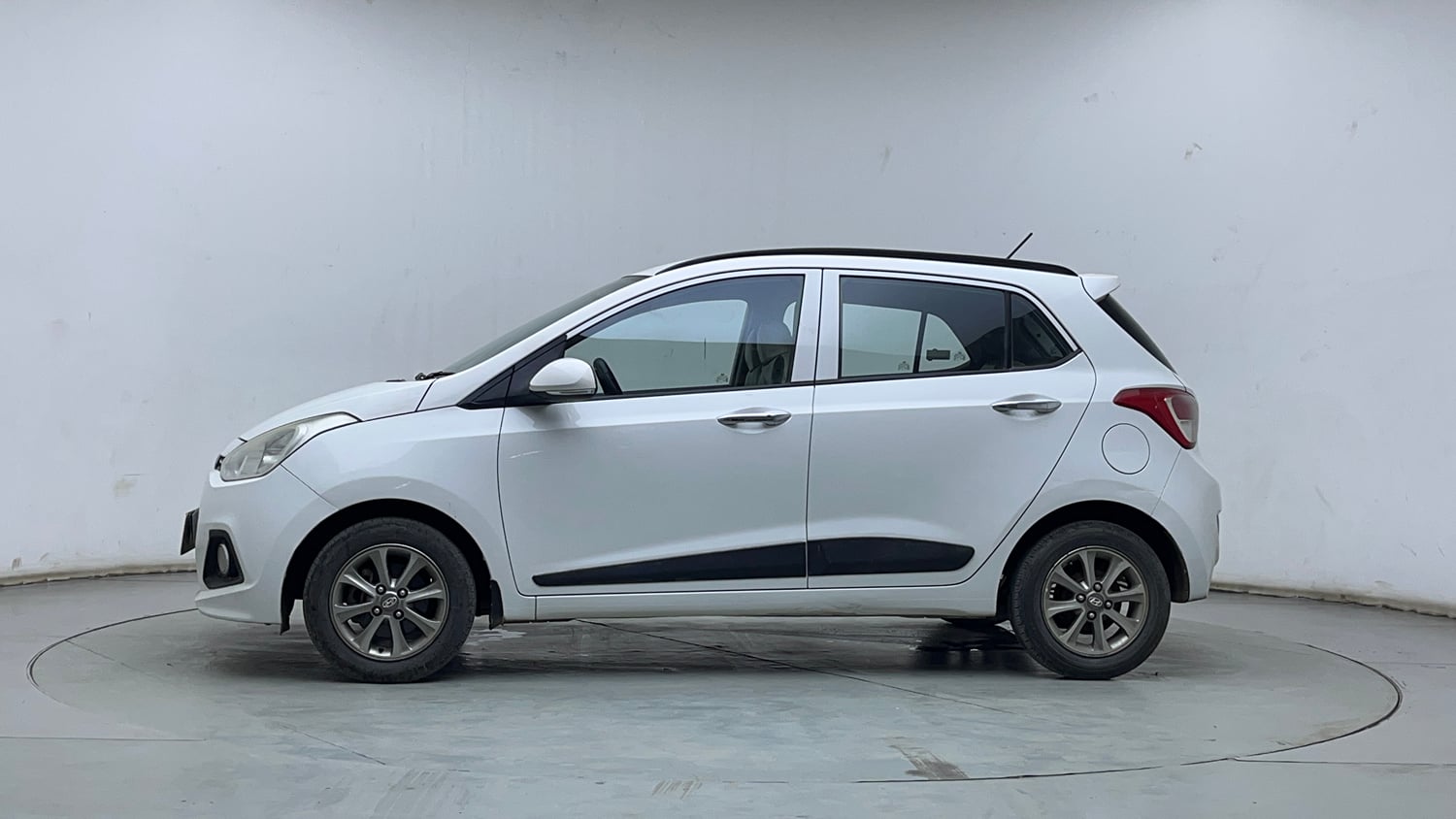 Used 2015 Hyundai Grand i10 Asta 1.1 CRDi Diesel Manual exterior LEFT SIDE VIEW