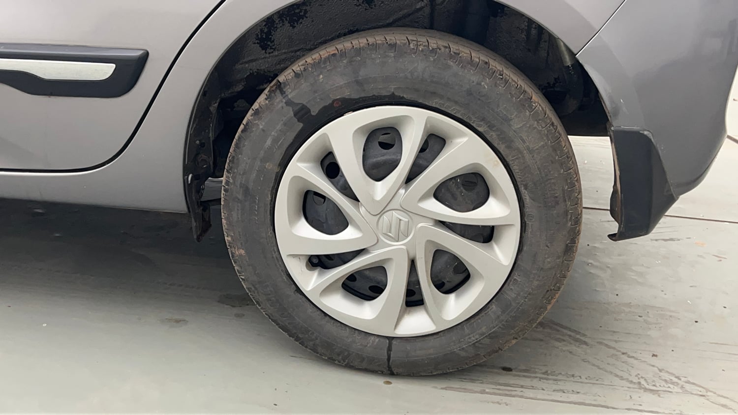 Used 2023 Maruti Suzuki Celerio VXi Petrol Manual tyres LEFT REAR TYRE RIM VIEW