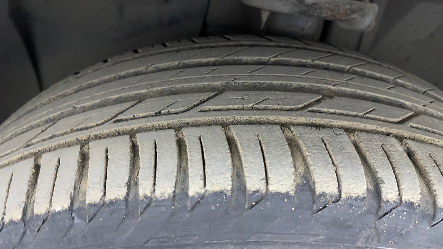 Used 2022 Jeep Compass Model S (O) 1.4 Petrol DCT Petrol Automatic tyres LEFT FRONT TYRE TREAD VIEW