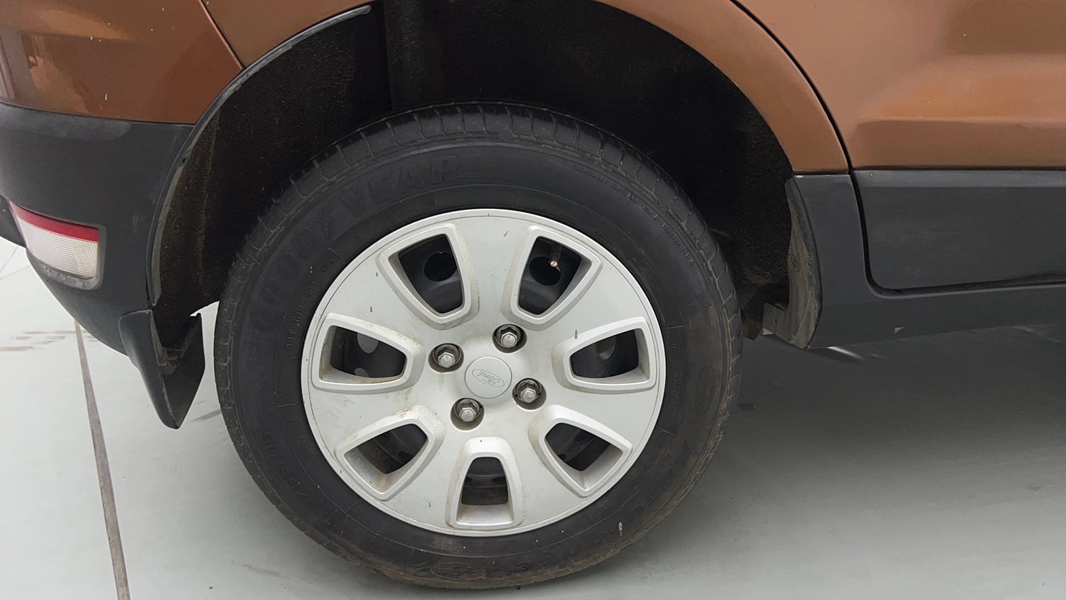 Used 2018 Ford EcoSport Ambiente 1.5L Ti-VCT Petrol Manual tyres RIGHT REAR TYRE RIM VIEW