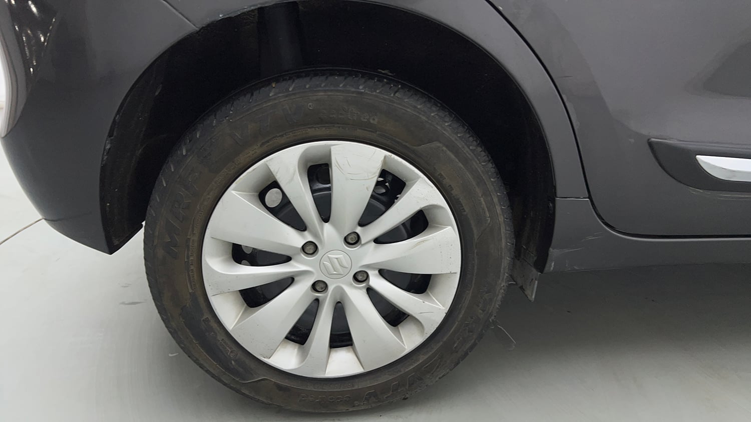 Used 2017 Maruti Suzuki Baleno Delta 1.2 Petrol Manual tyres RIGHT REAR TYRE RIM VIEW
