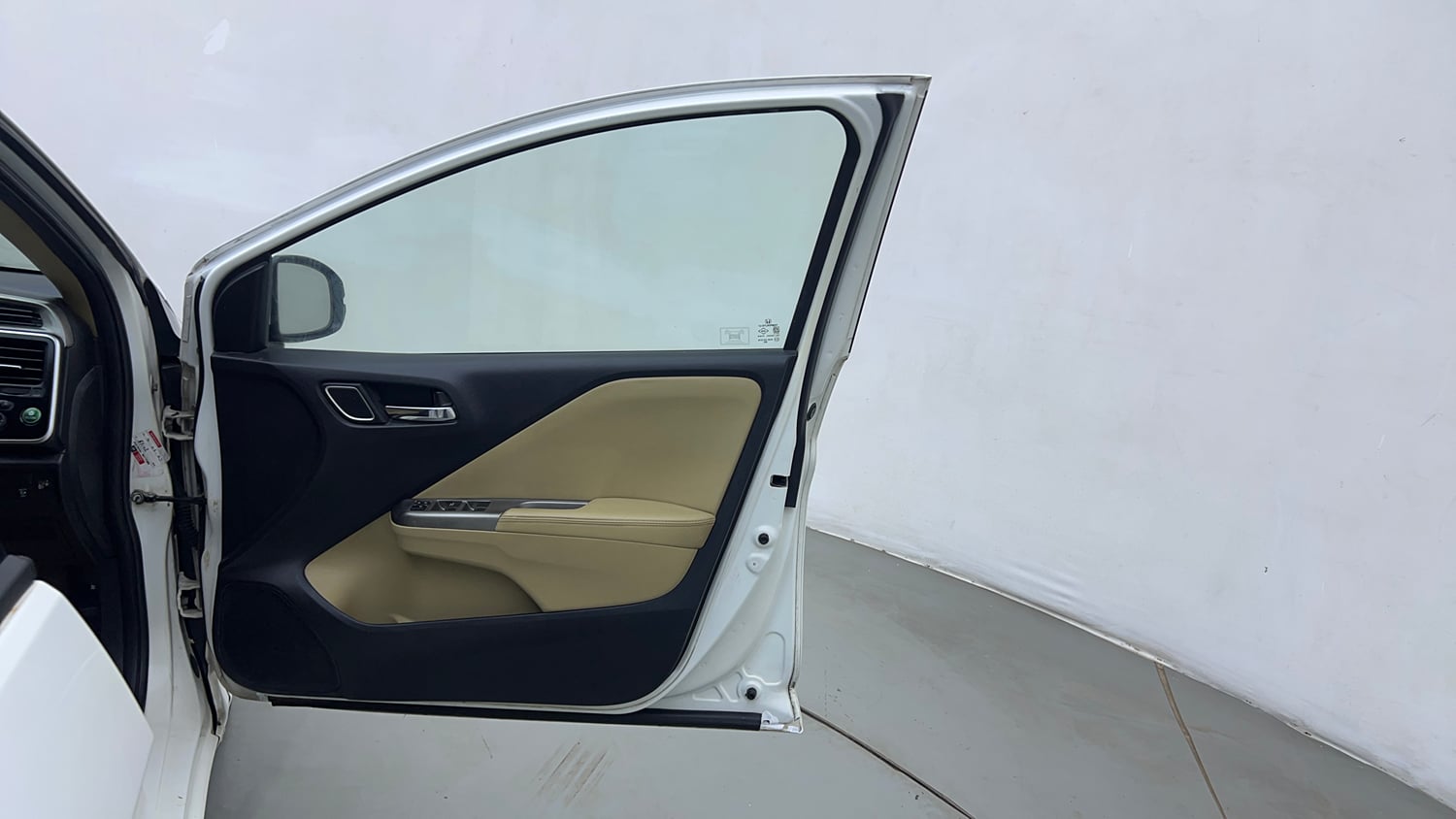 Used 2017 Honda City ZX CVT Petrol Petrol Automatic interior RIGHT FRONT DOOR OPEN VIEW