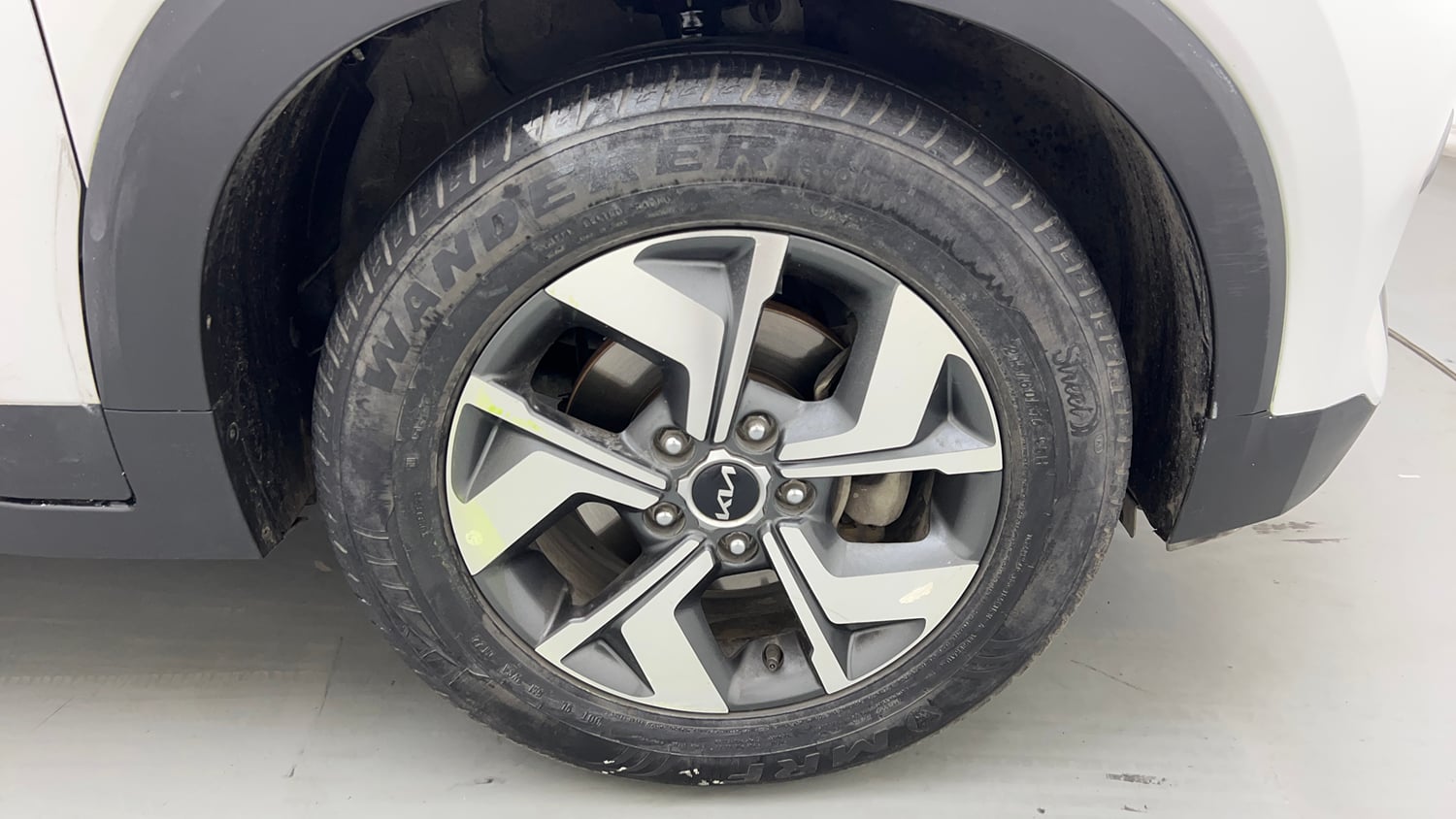 Used 2022 Kia Sonet HTX 1.5 Diesel Manual tyres RIGHT FRONT TYRE RIM VIEW