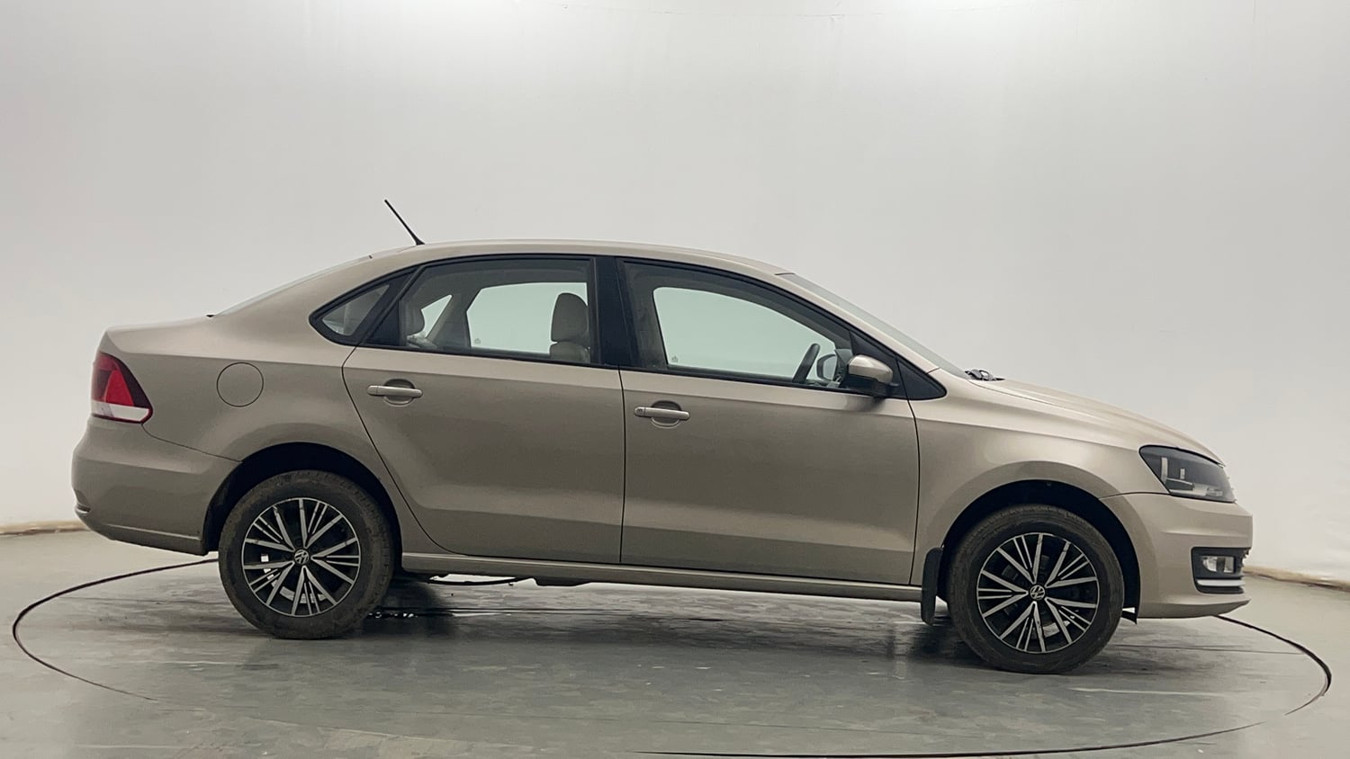 Used 2019 Volkswagen Vento Highline 1.6 (P) Petrol Manual exterior RIGHT SIDE VIEW