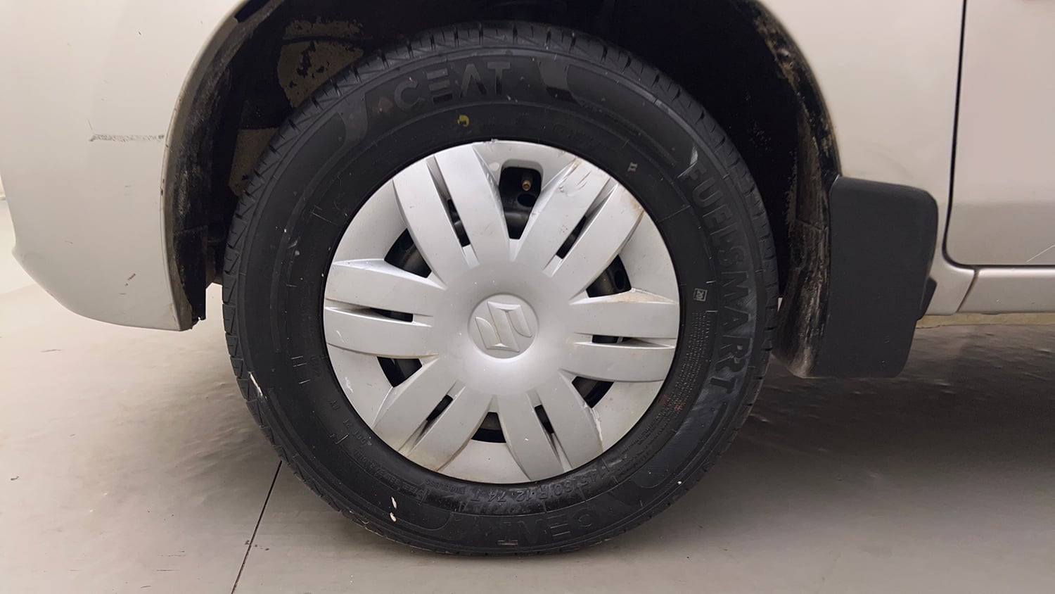 Used 2023 Maruti Suzuki Alto 800 VXi Petrol Manual tyres LEFT FRONT TYRE RIM VIEW
