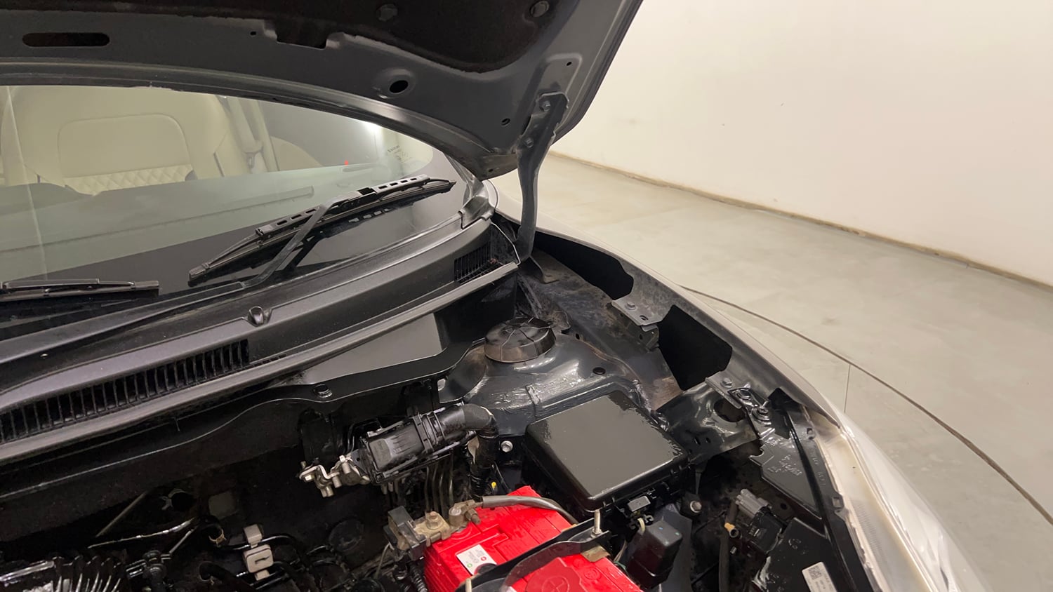 Used 2019 Maruti Suzuki Dzire VXi Petrol Manual engine ENGINE LEFT SIDE HINGE & APRON VIEW