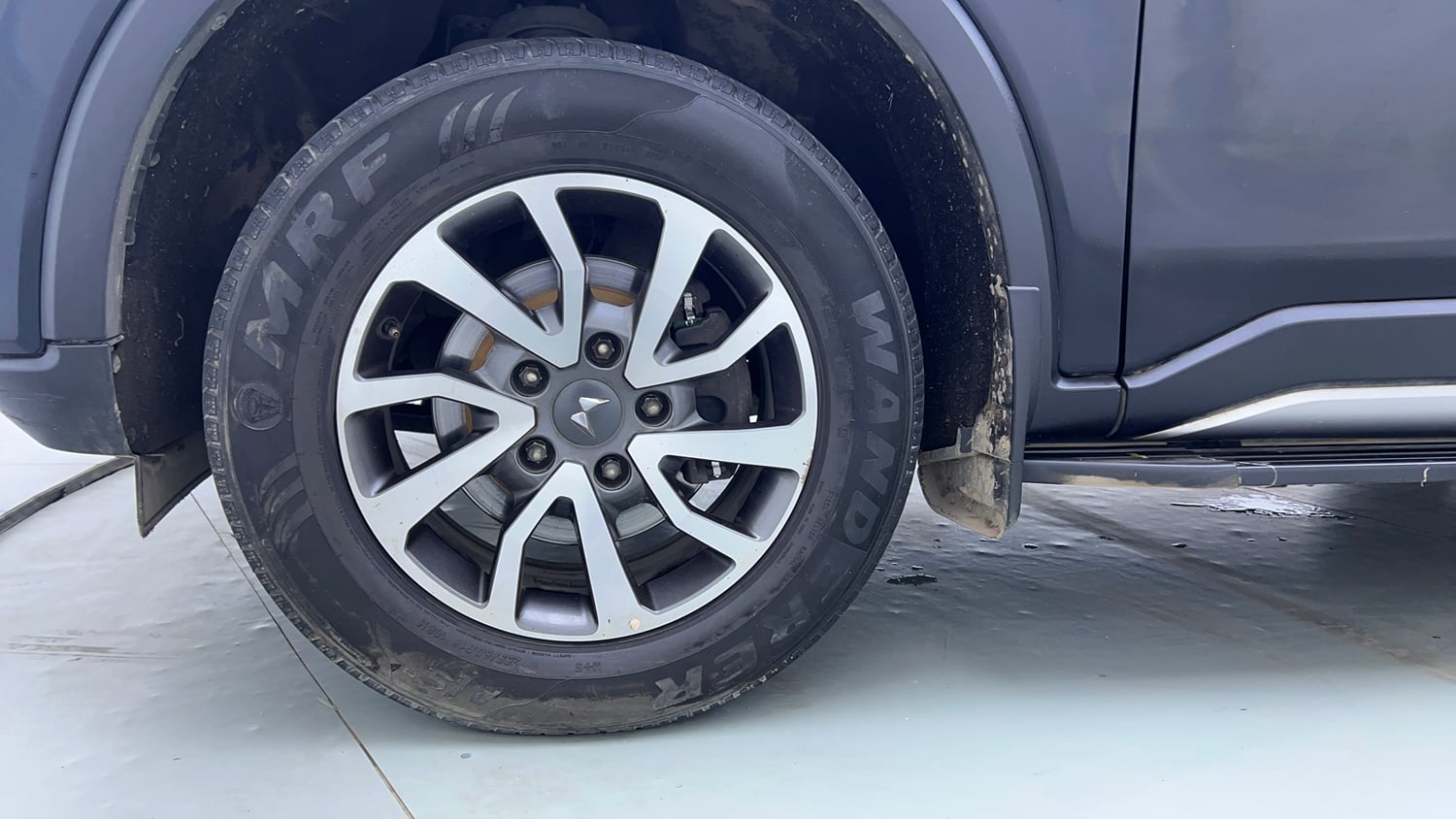 Used 2024 Mahindra Scorpio N Z8 L Diesel AT 4WD 7 STR Diesel Automatic tyres LEFT FRONT TYRE RIM VIEW