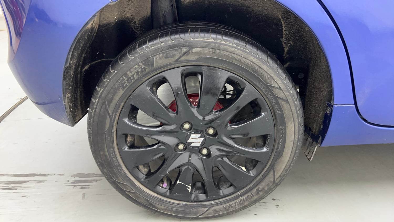 Used 2017 Maruti Suzuki Baleno Alpha 1.2 Petrol Manual tyres RIGHT REAR TYRE RIM VIEW