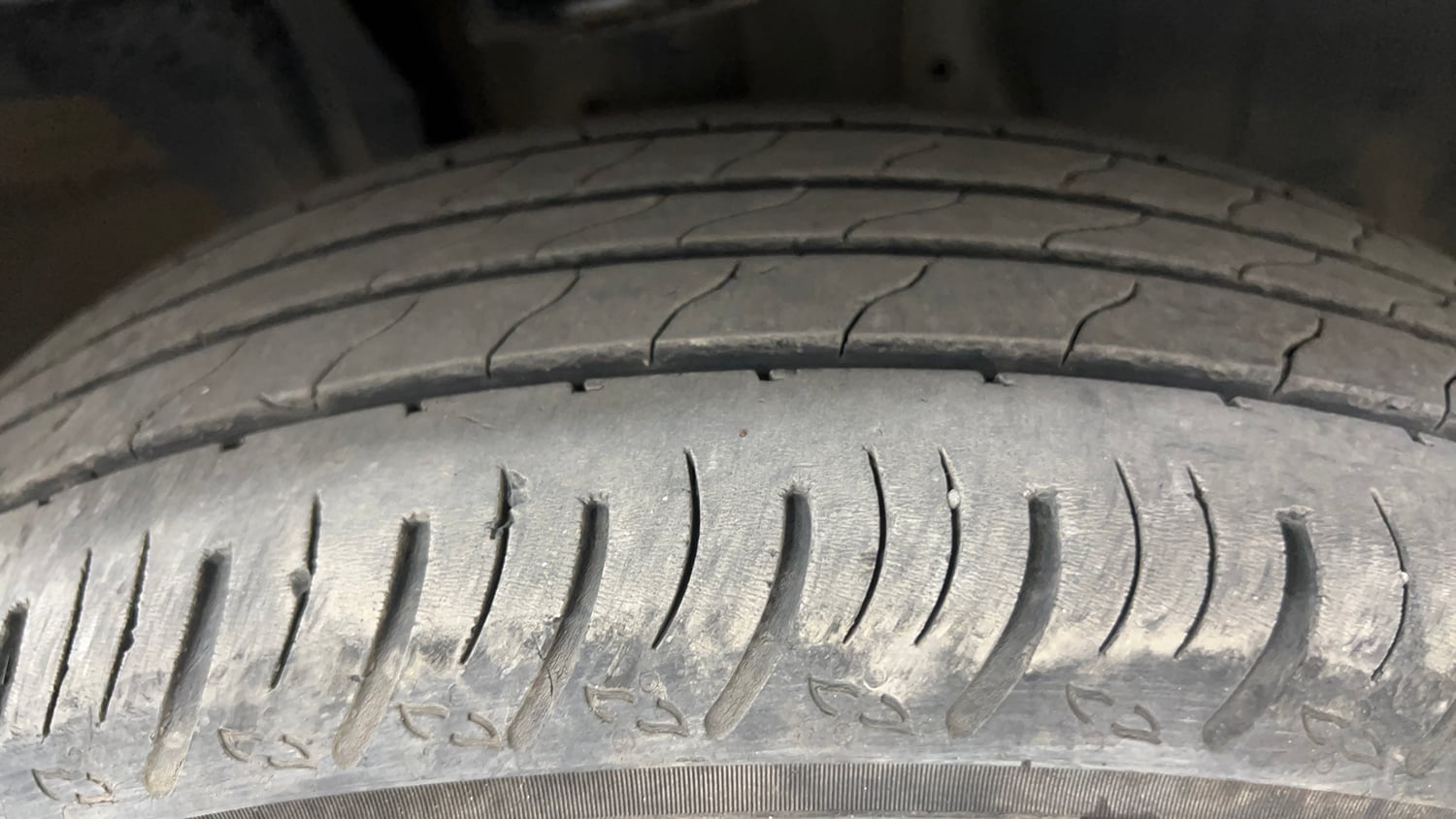 Used 2024 Nissan Magnite XV Premium Turbo CVT Petrol Automatic tyres RIGHT FRONT TYRE TREAD VIEW