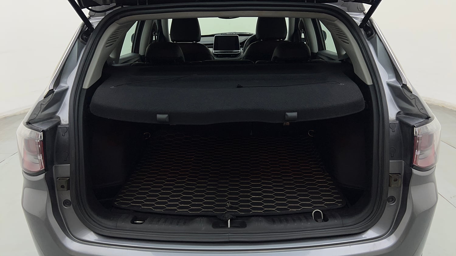 Used 2022 Jeep Compass Sport 1.4 Petrol Petrol Manual interior DICKY INSIDE VIEW