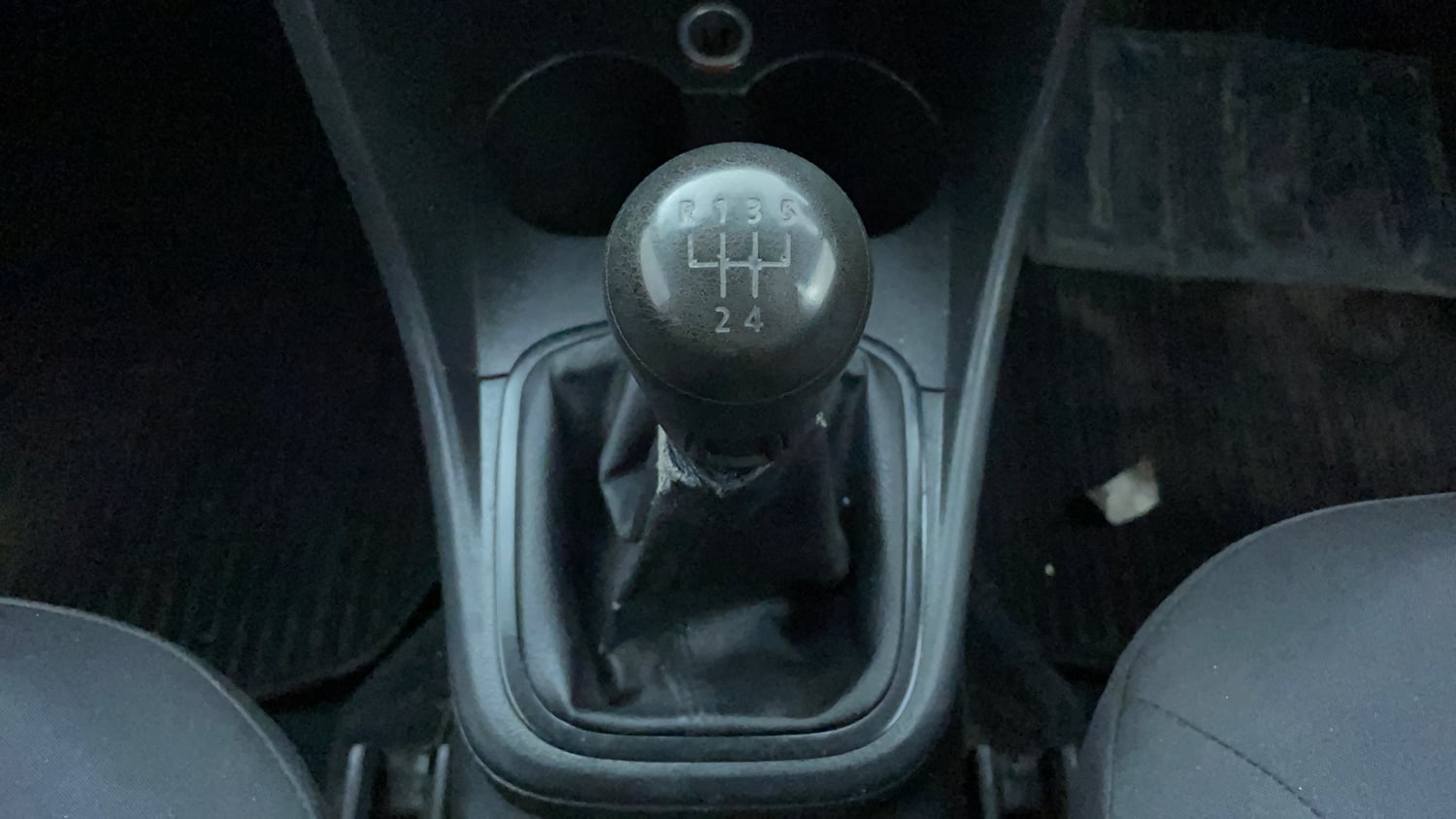 Used 2014 Volkswagen Polo Comfortline 1.2L (P) Petrol Manual interior GEAR  KNOB VIEW