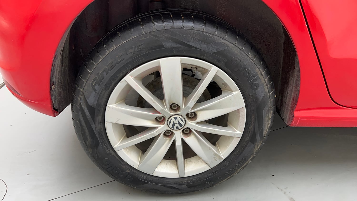 Used 2015 Volkswagen Polo Highline1.2L (P) Petrol Manual tyres RIGHT REAR TYRE RIM VIEW