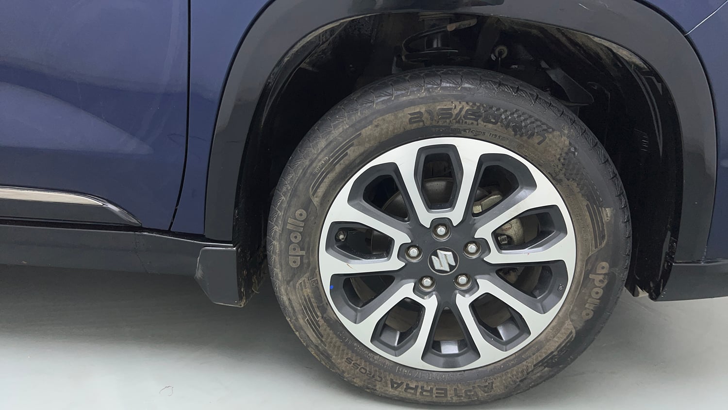 Used 2023 Maruti Suzuki Grand Vitara Zeta Plus Intelligent Hybrid eCVT Hybrid Automatic tyres RIGHT FRONT TYRE RIM VIEW