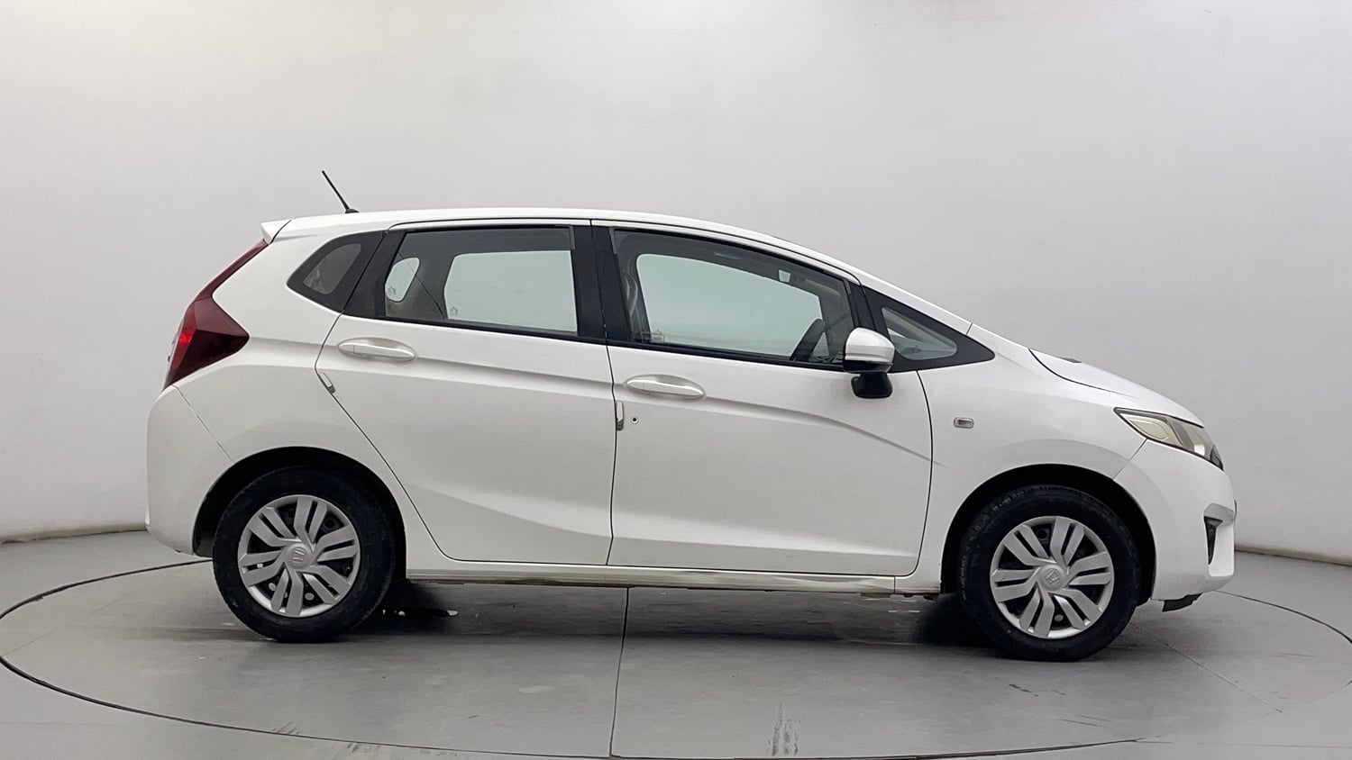 Used 2015 Honda Jazz SV Petrol Petrol Manual exterior RIGHT SIDE VIEW
