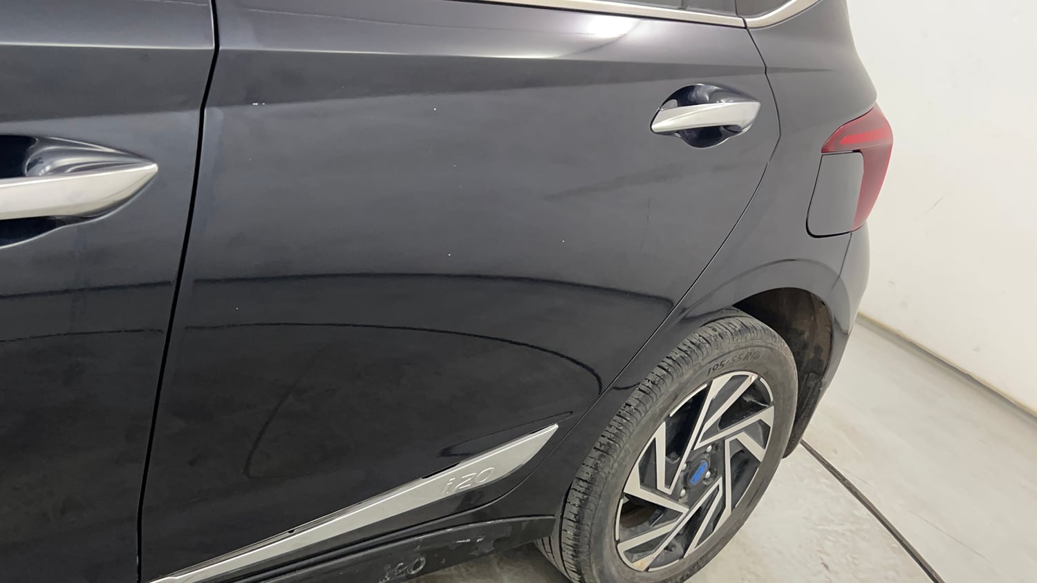 Used 2023 Hyundai New i20 Asta (O) 1.2 IVT Petrol Automatic dents MINOR SCRATCH